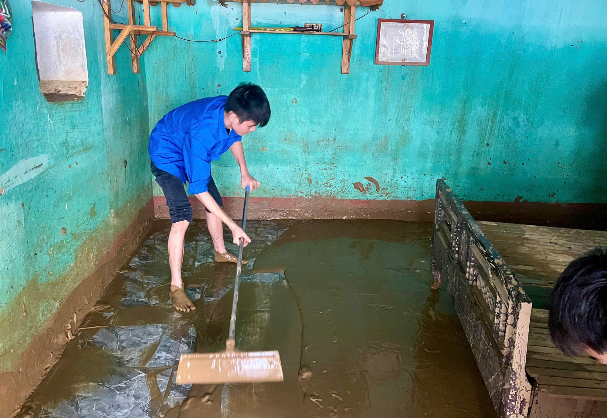 Chung tay cùng người dân vượt qua thiên tai- Ảnh 4.