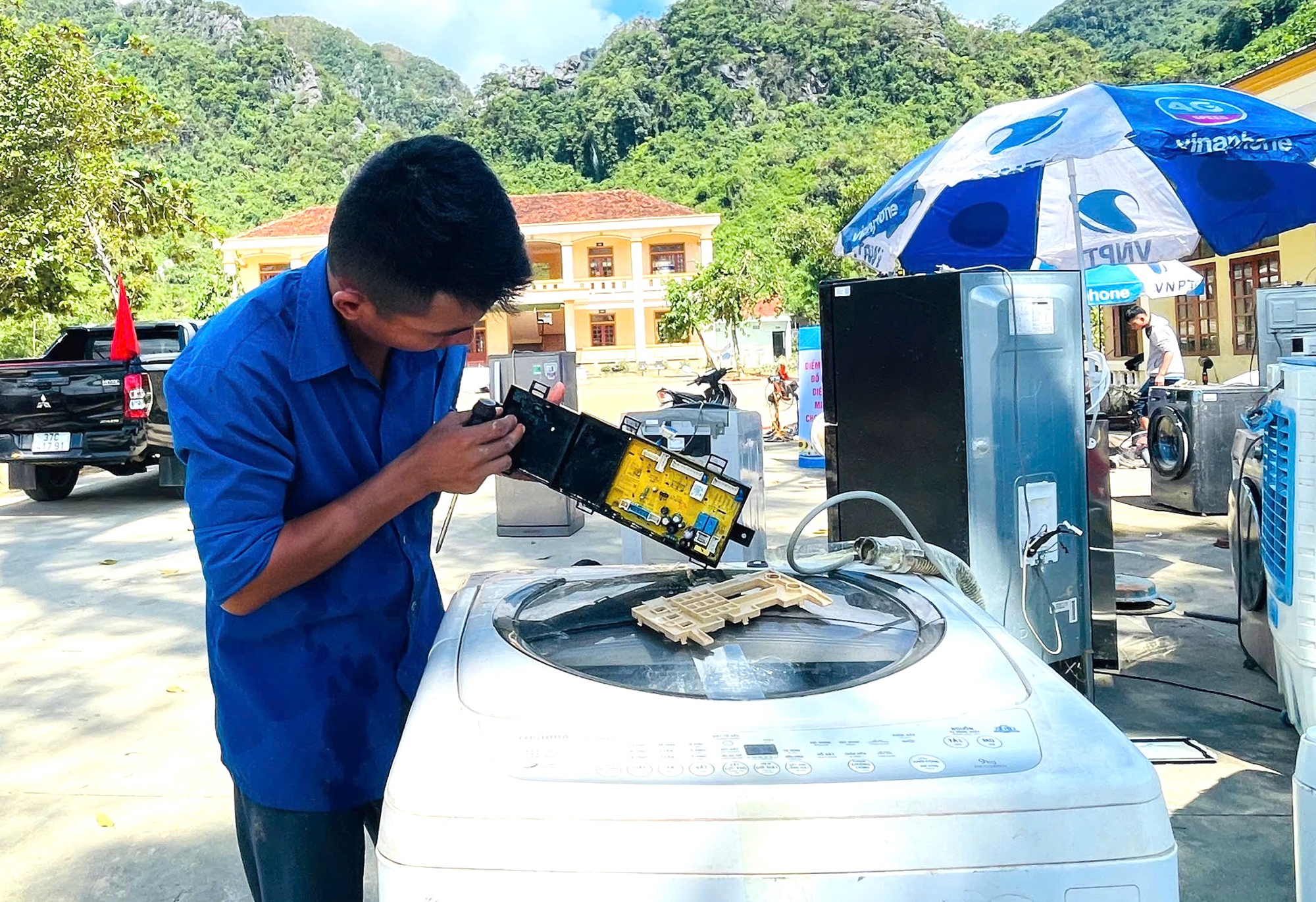 Chung tay cùng người dân vượt qua thiên tai- Ảnh 6.