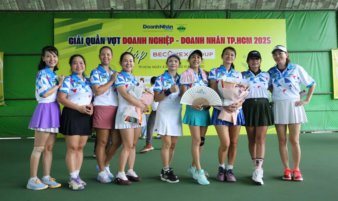 ពេលវេលាគួរឱ្យចាប់អារម្មណ៍ជាច្រើននៃការប្រកួតកីឡាវាយកូនបាល់ពាណិជ្ជករបើកទូលាយទីក្រុងហូជីមិញឆ្នាំ 2025 - រូបថត 5. Nhiều khoảnh khắc thú vị giải quần vợt doanh nghiệp-doanh nhân TP.HCM mở rộng 2025- Ảnh 5.