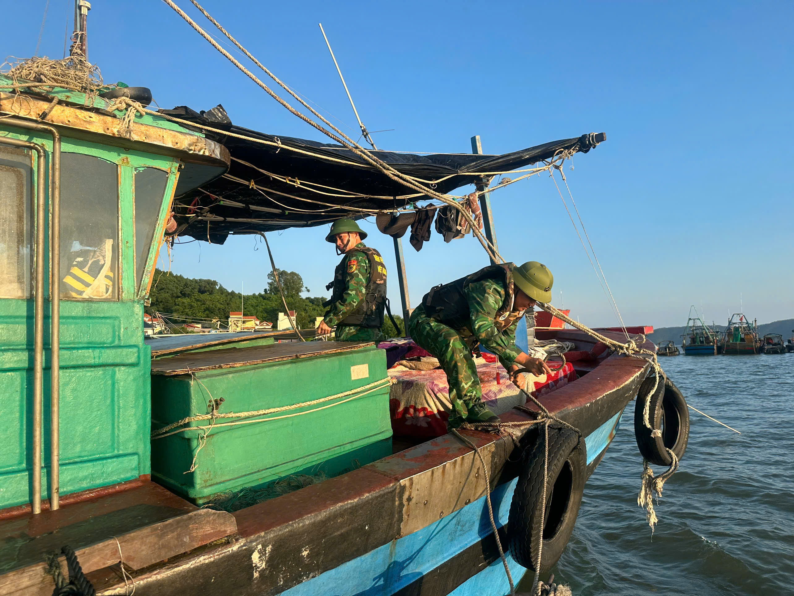 Biên giới Quảng Ninh chủ động ứng phó bão Matmo
- Ảnh 2. Biên giới Quảng Ninh chủ động ứng phó bão Matmo
- Ảnh 2.