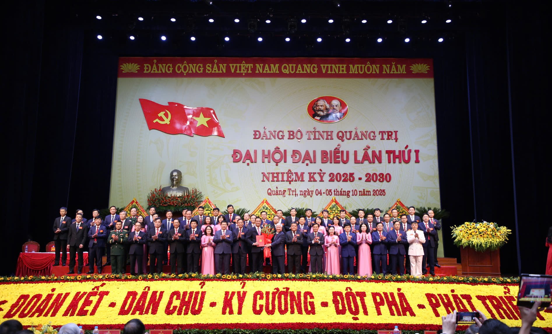 Quảng Trị phải đặt mục tiêu trở thành trung tâm năng lượng,logistics và du lịch đặc sắc- Ảnh 5.