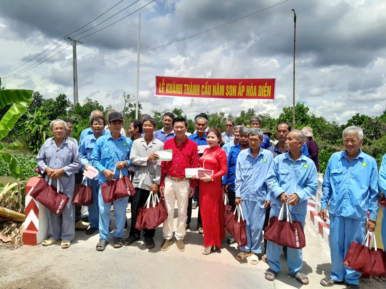 Tiệm vàng Kim Tài Phúc tài trợ xây cầu dân sinh tại xã Cái Bè, Đồng Tháp - Ảnh 3.