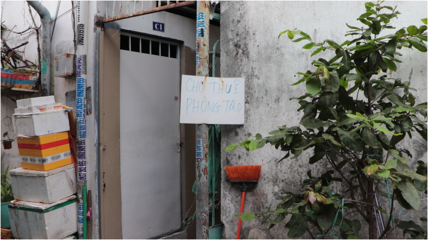 Vắng người thuê, chủ trọ lao đao - Ảnh 2.