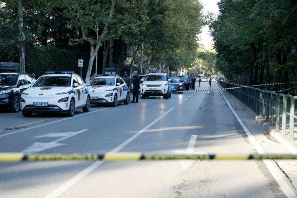 Albania: Bị cáo bắn chết thẩm phán trong phiên tòa tranh chấp bất động sản - Ảnh 1.