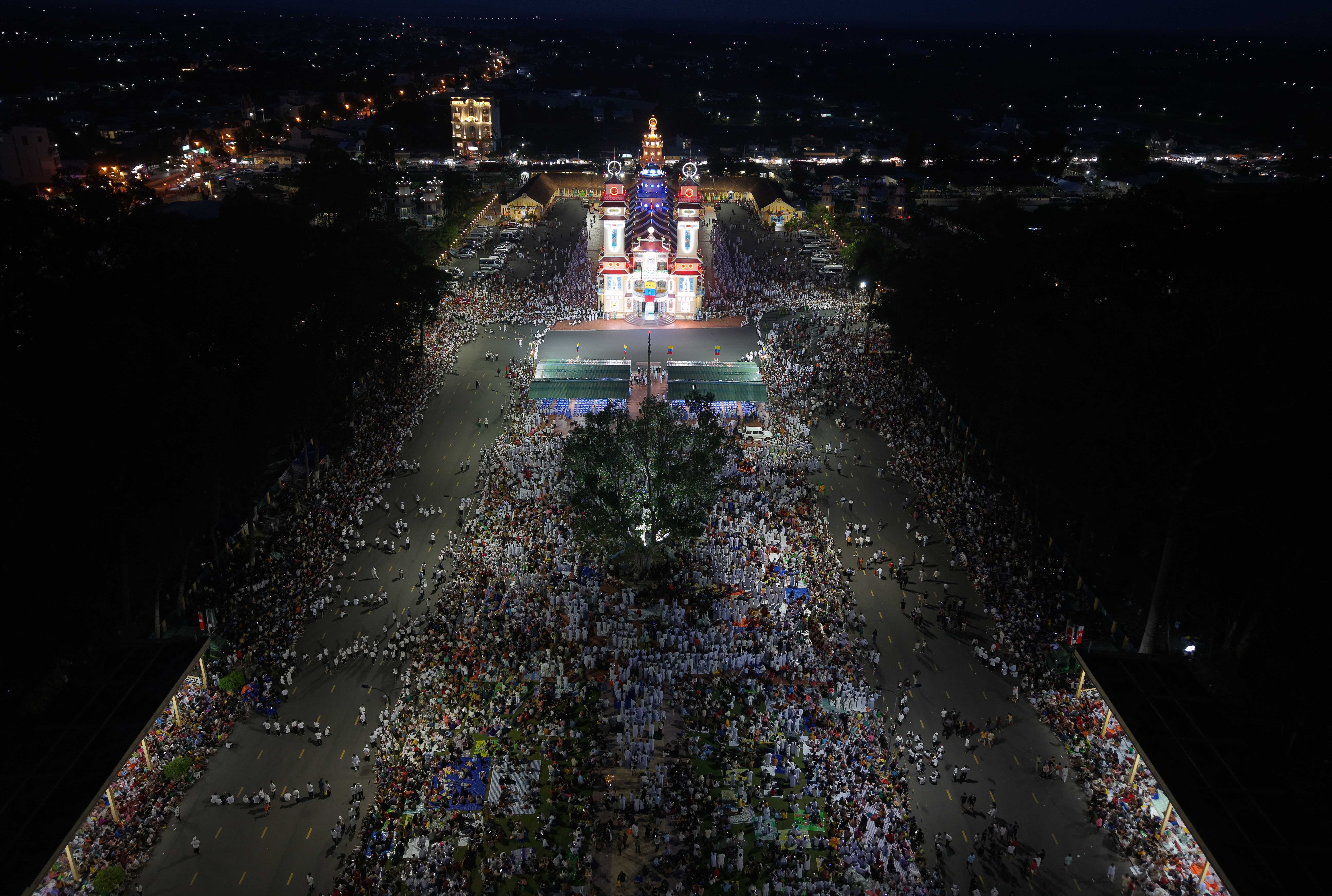'Biển người' ở Tòa …