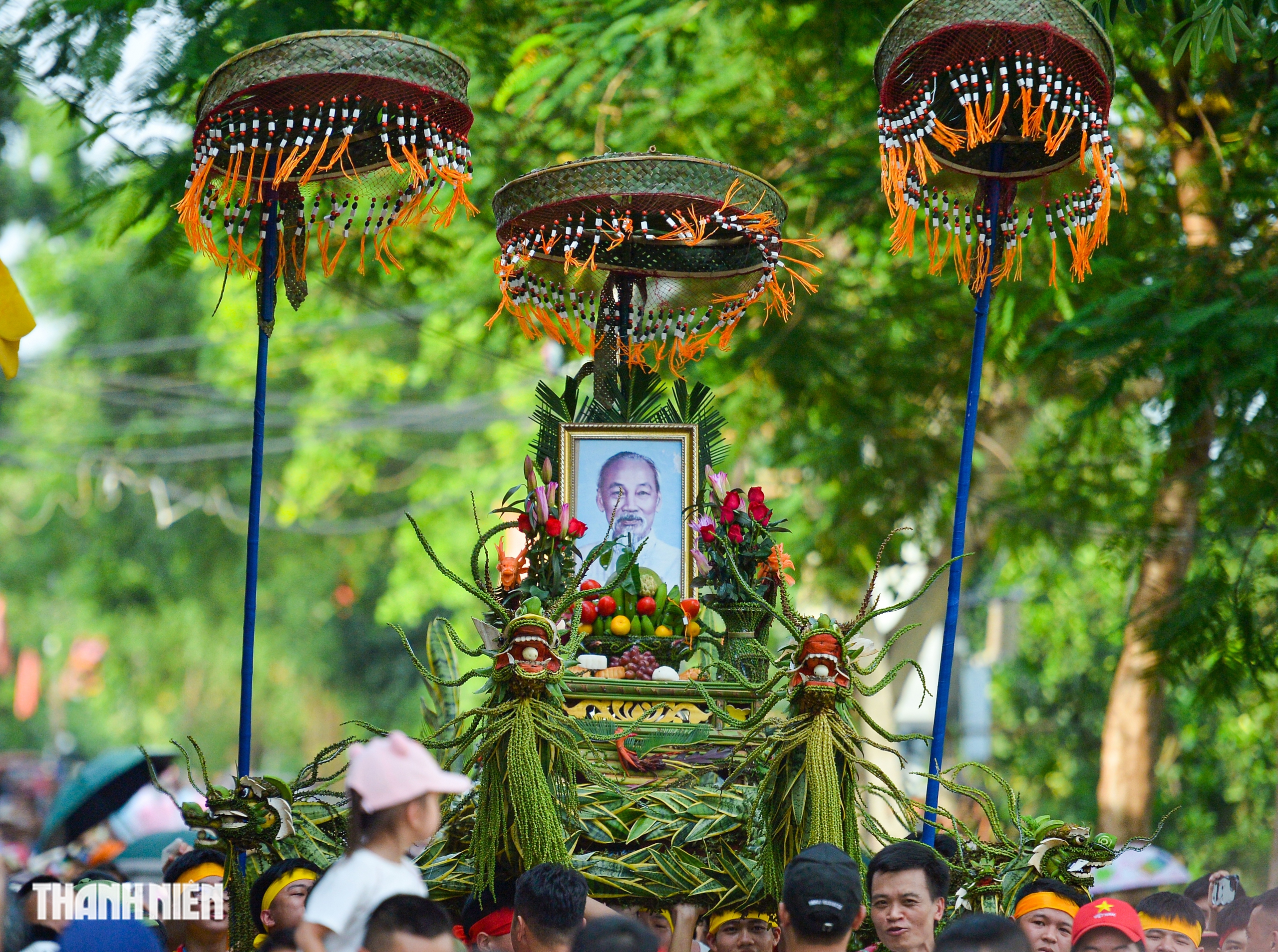 - Ảnh 3. Lễ rước kiệu lá trung thu 10 năm mới diễn ra ở ngoại thành Hà Nội - Ảnh 3.