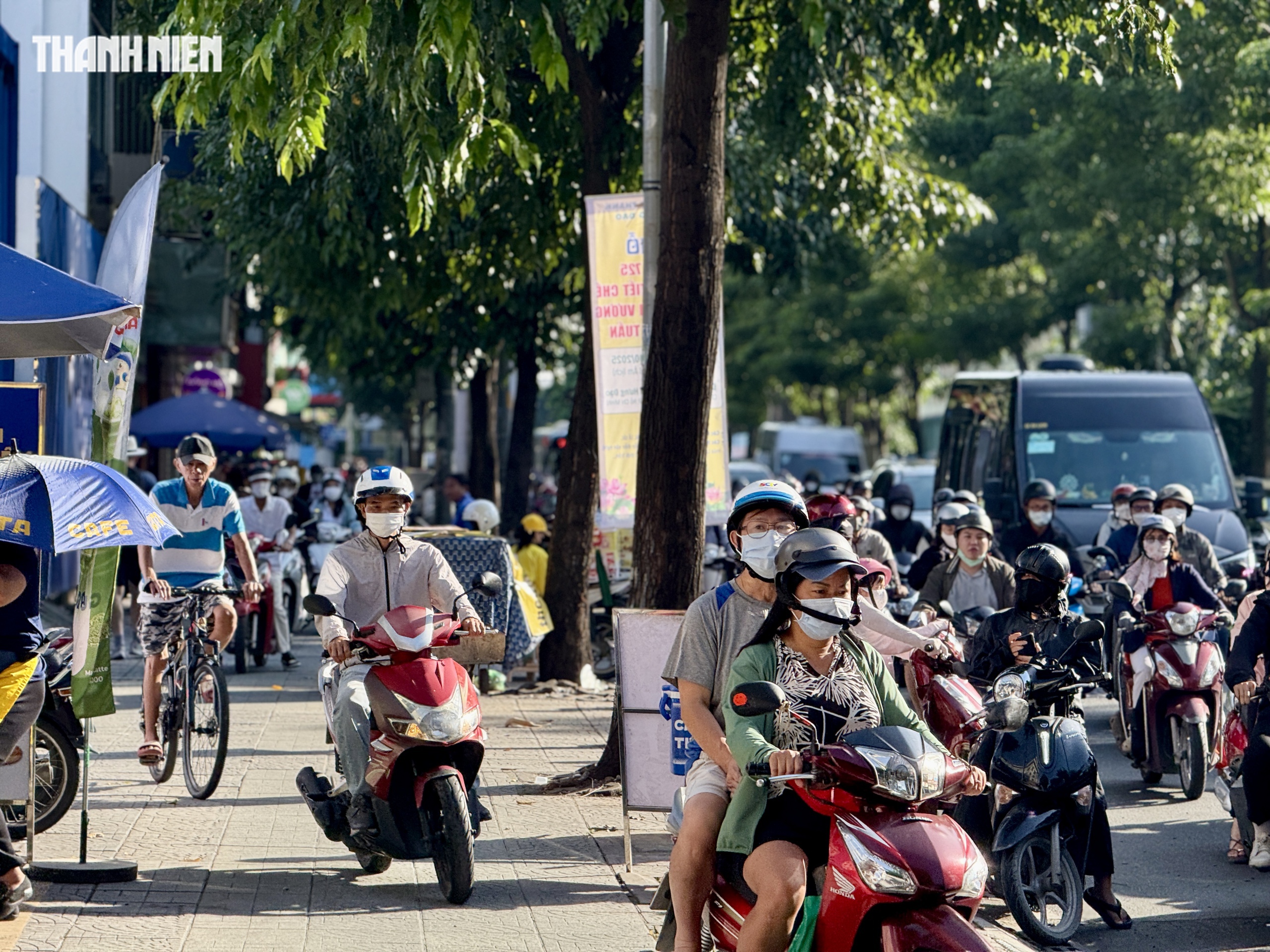 Thấy CSGT TP.HCM, người chạy xe máy đi trên vỉa hè đường Võ Thị Sáu hốt hoảng - Ảnh 6.