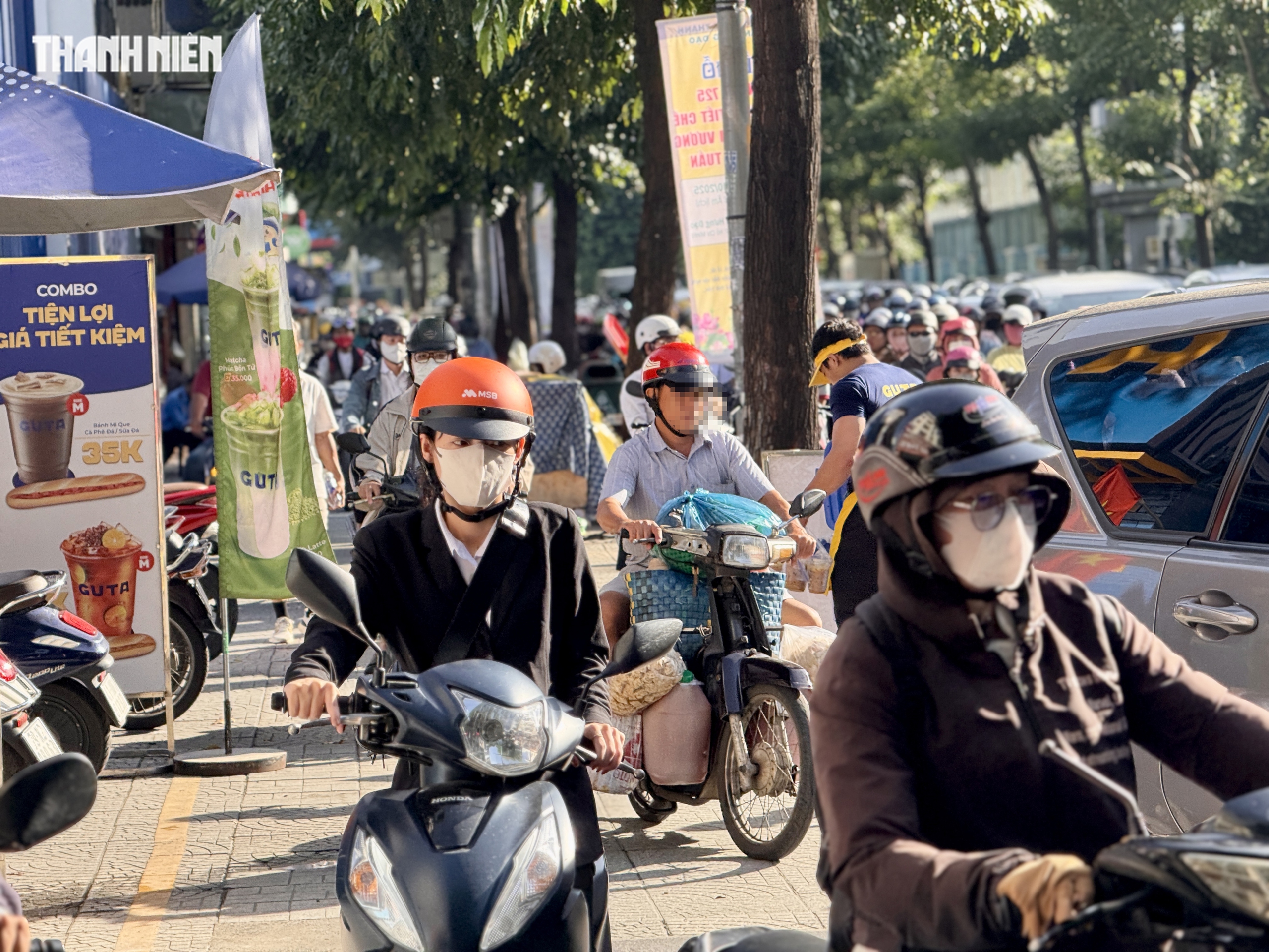 Thấy CSGT TP.HCM, người chạy xe máy đi trên vỉa hè đường Võ Thị Sáu hốt hoảng - Ảnh 10.