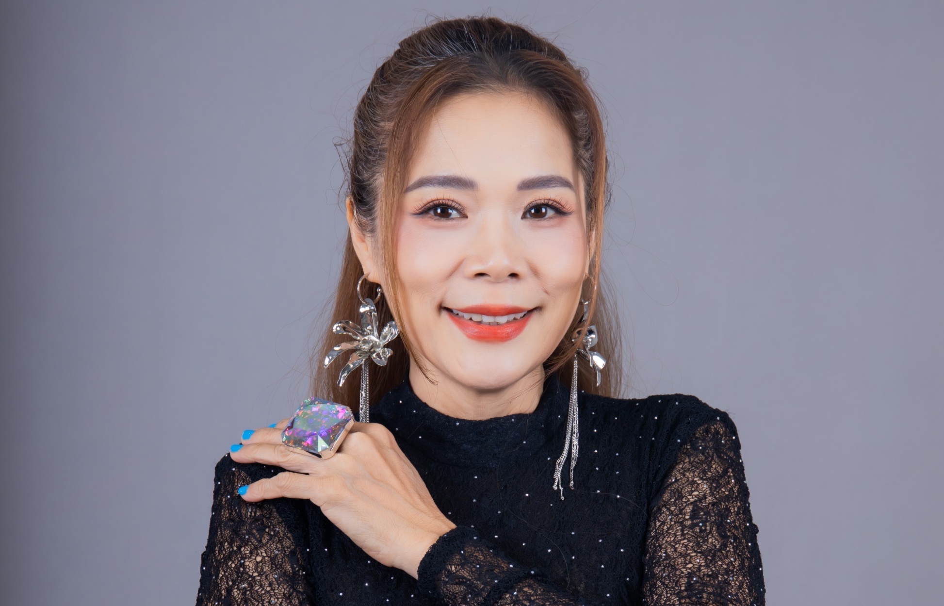 - Ảnh 1. Cuộc sống của ca sĩ Mỹ Lệ ở tuổi 53 - Ảnh 1.