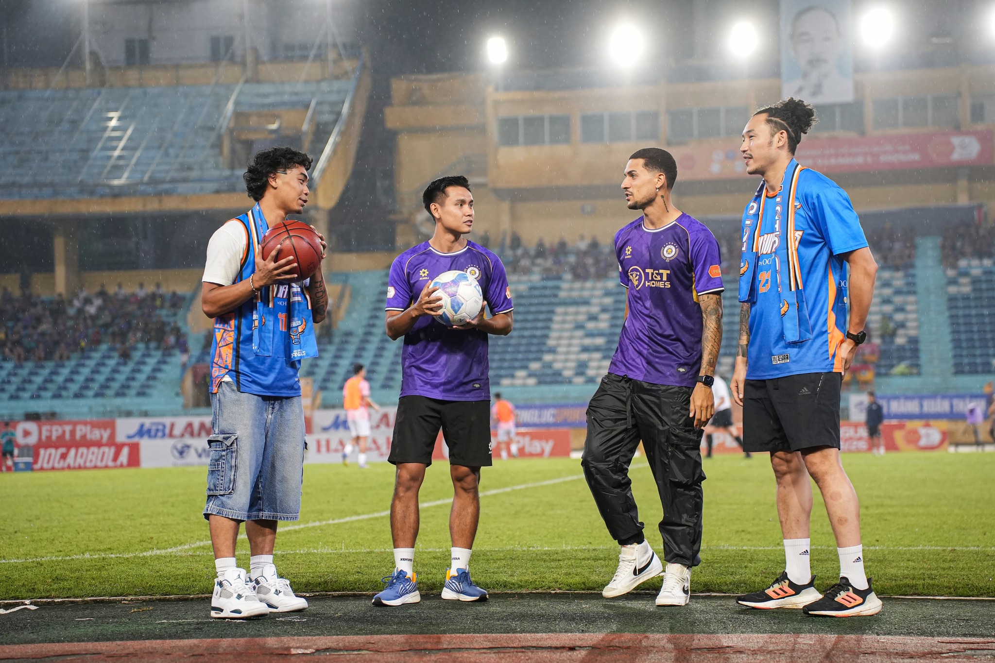 HLV Harry Kewell gọi, Đỗ Hoàng Hên trả …