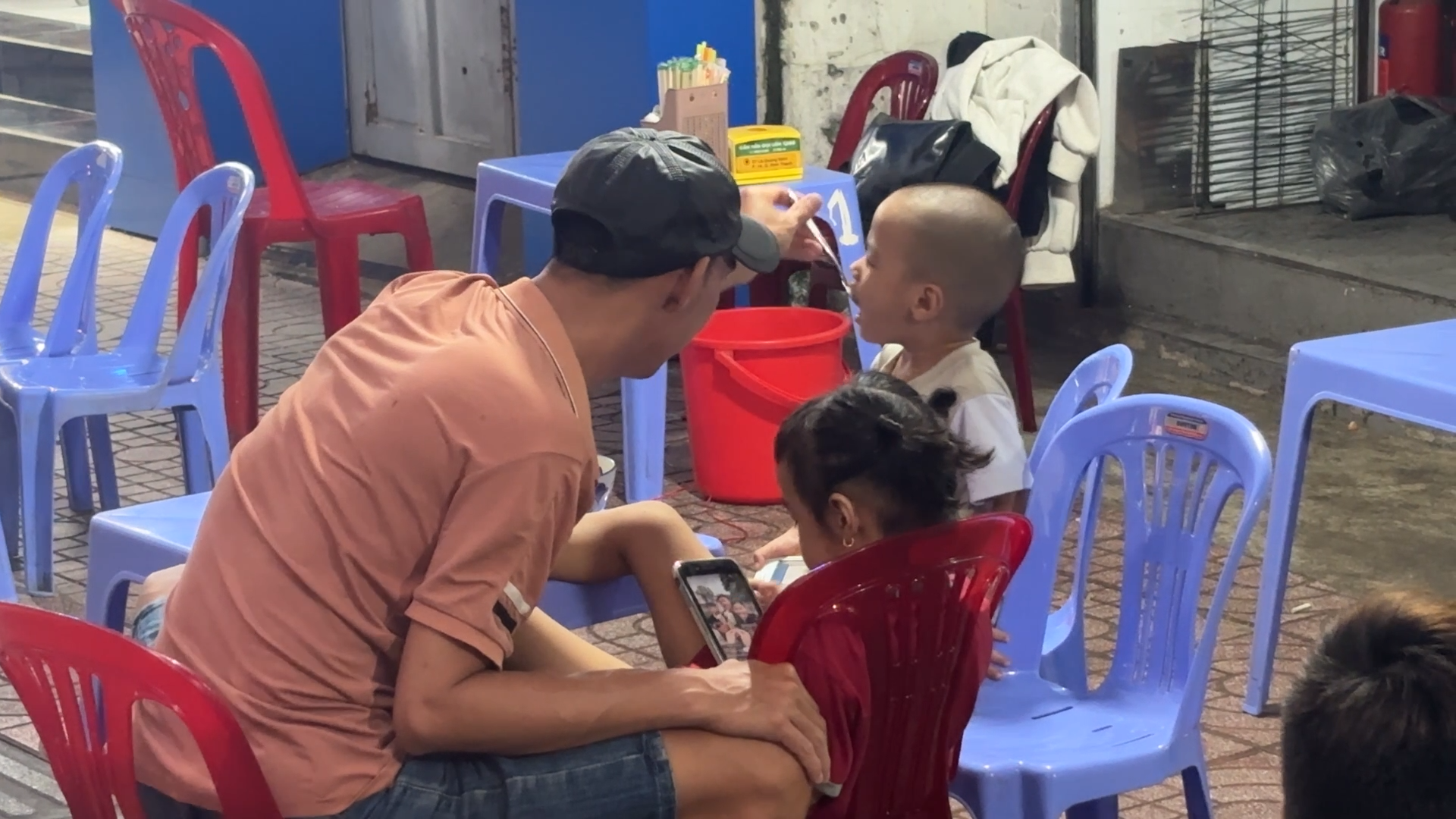 Vì con mà sống: Từ …