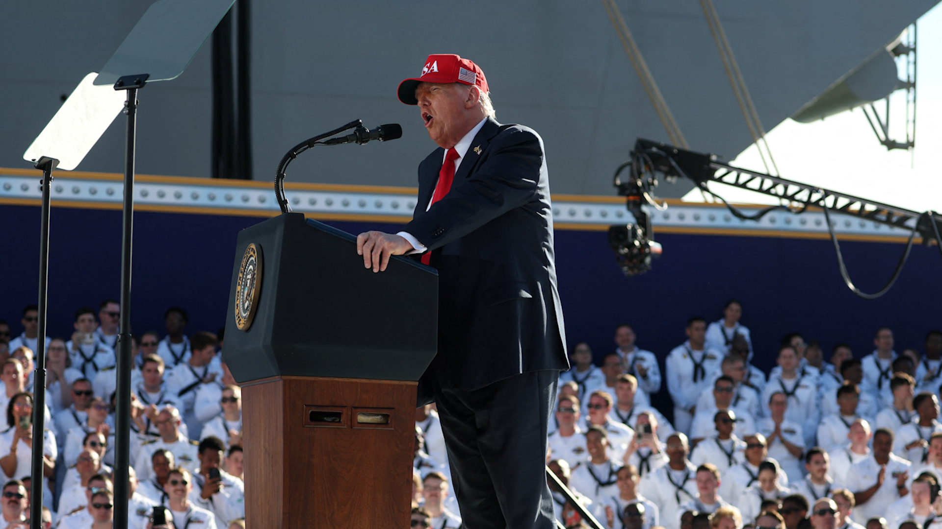 Ông Trump nói đánh …