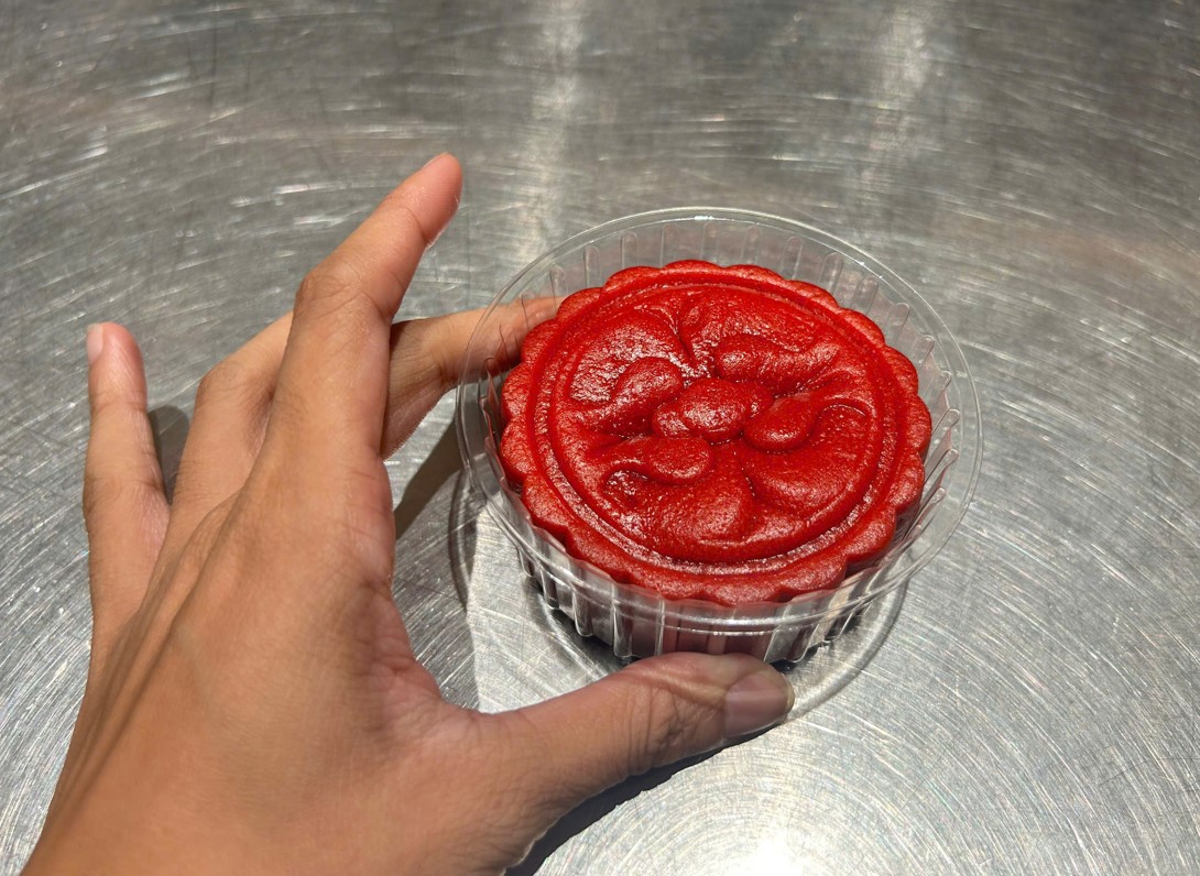 B&aacute;nh trung thu nh&acirc;n b&aacute;nh tr&aacute;ng trộn g&acirc;y sốt trong giới trẻ TP . HCM - Ảnh 8.