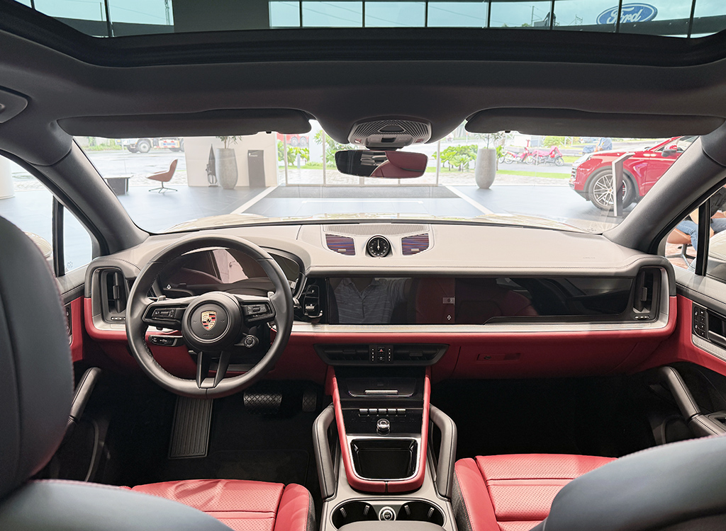 Mẫu SUV đắt nhất của Porsche kho&aacute;c 'lớp &aacute;o' trị gi&aacute; gần bằng VF 3 - Ảnh 6.