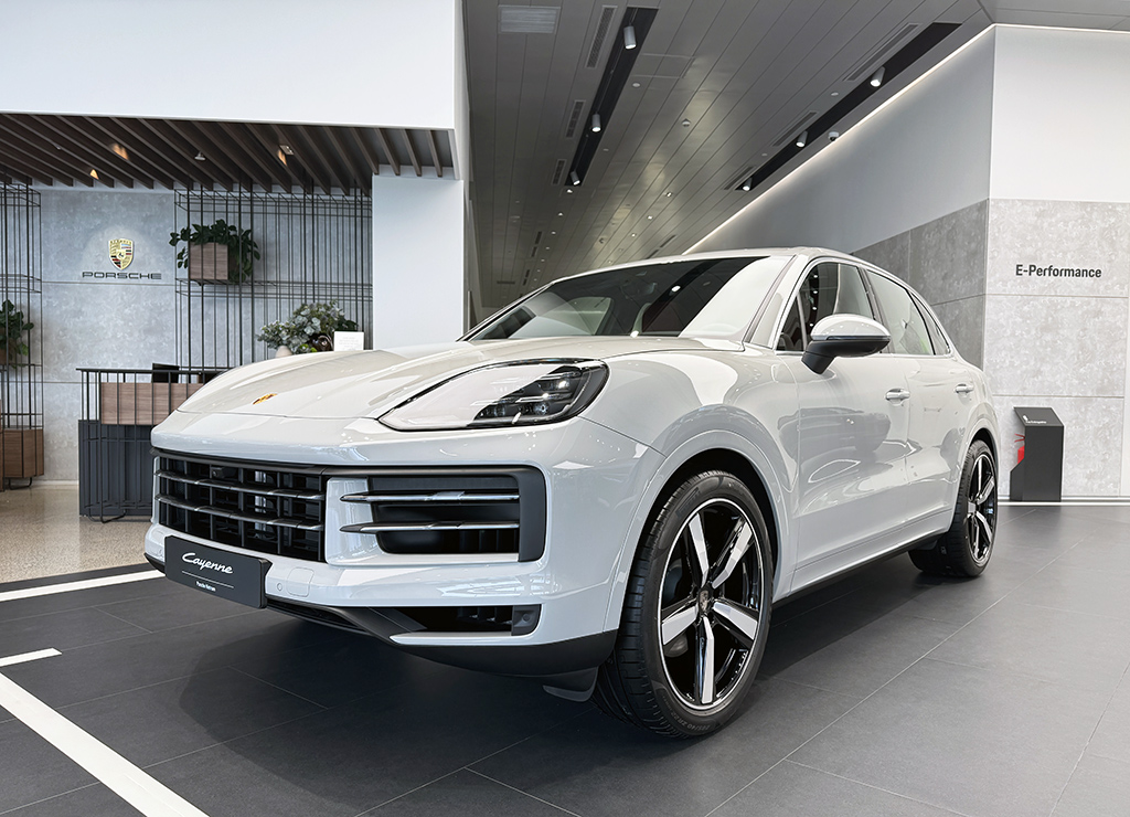 Mẫu SUV đắt nhất của Porsche kho&aacute;c 'lớp &aacute;o' trị gi&aacute; gần bằng VF 3 - Ảnh 2.