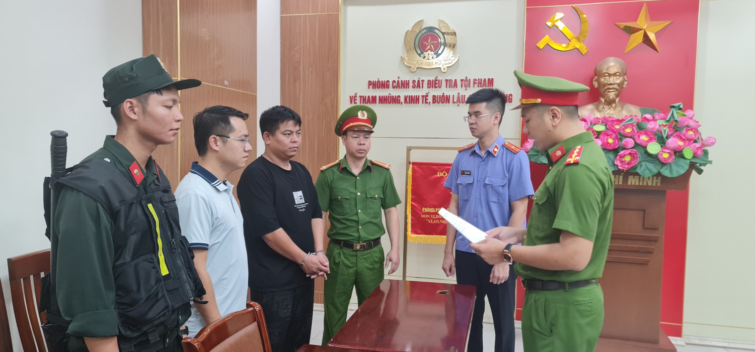 Khởi tố vụ buôn lậu tại cửa khẩu lớn nhất Quảng Ninh - Ảnh 2.