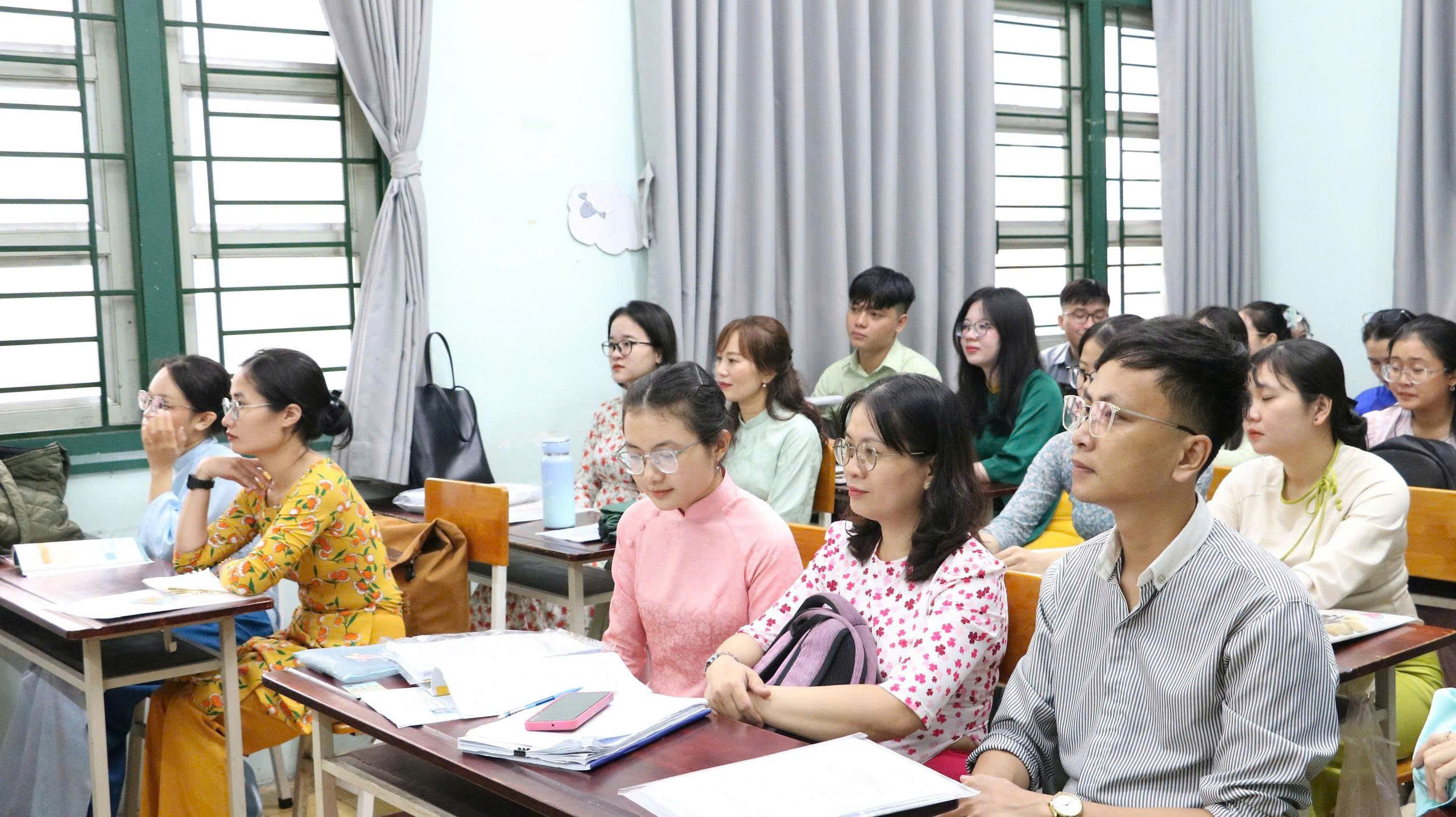 ការជ្រើសរើសគ្រូបង្រៀននៅទីក្រុងហូជីមិញ៖ ៤២% នៃបេក្ខជនប្រឡងជាប់ និងព្រមានពីការក្លែងបន្លំ - រូបថត ២. Tuyển giáo viên tại tp . Hcm: 42 % Ứng viên trúng tuyển và cảnh báo gian lận - Ảnh 2.