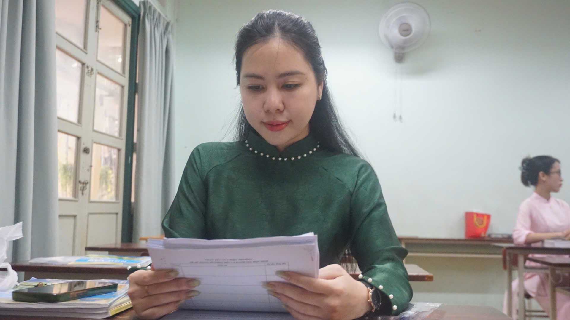 ការជ្រើសរើសគ្រូបង្រៀននៅទីក្រុងហូជីមិញ៖ ៤២% នៃបេក្ខជនប្រឡងជាប់ និងព្រមានពីការក្លែងបន្លំ - រូបថត ១. Tuyển giáo viên tại tp . Hcm: 42 % Ứng viên trúng tuyển và cảnh báo gian lận - Ảnh 1.