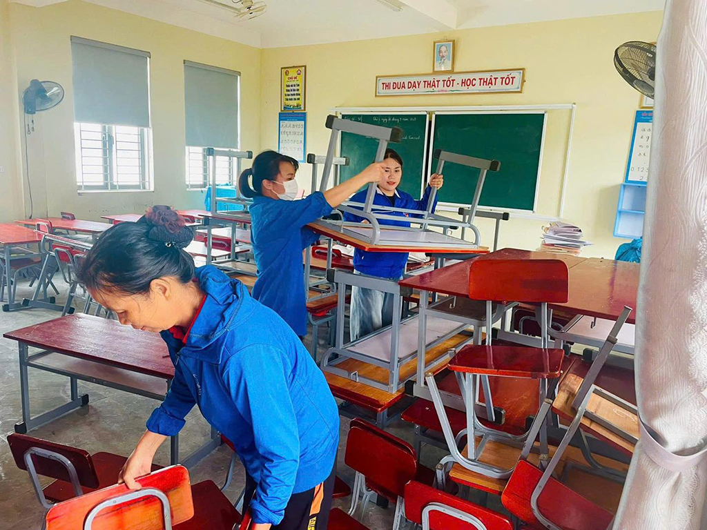 Thanh niên tình nguyện - điểm tựa của người dân trong những ngày khó khăn sau bão, lũ- Ảnh 6. Thanh niên tình nguyện - điểm tựa của người dân trong những ngày khó khăn sau bão, lũ- Ảnh 6.