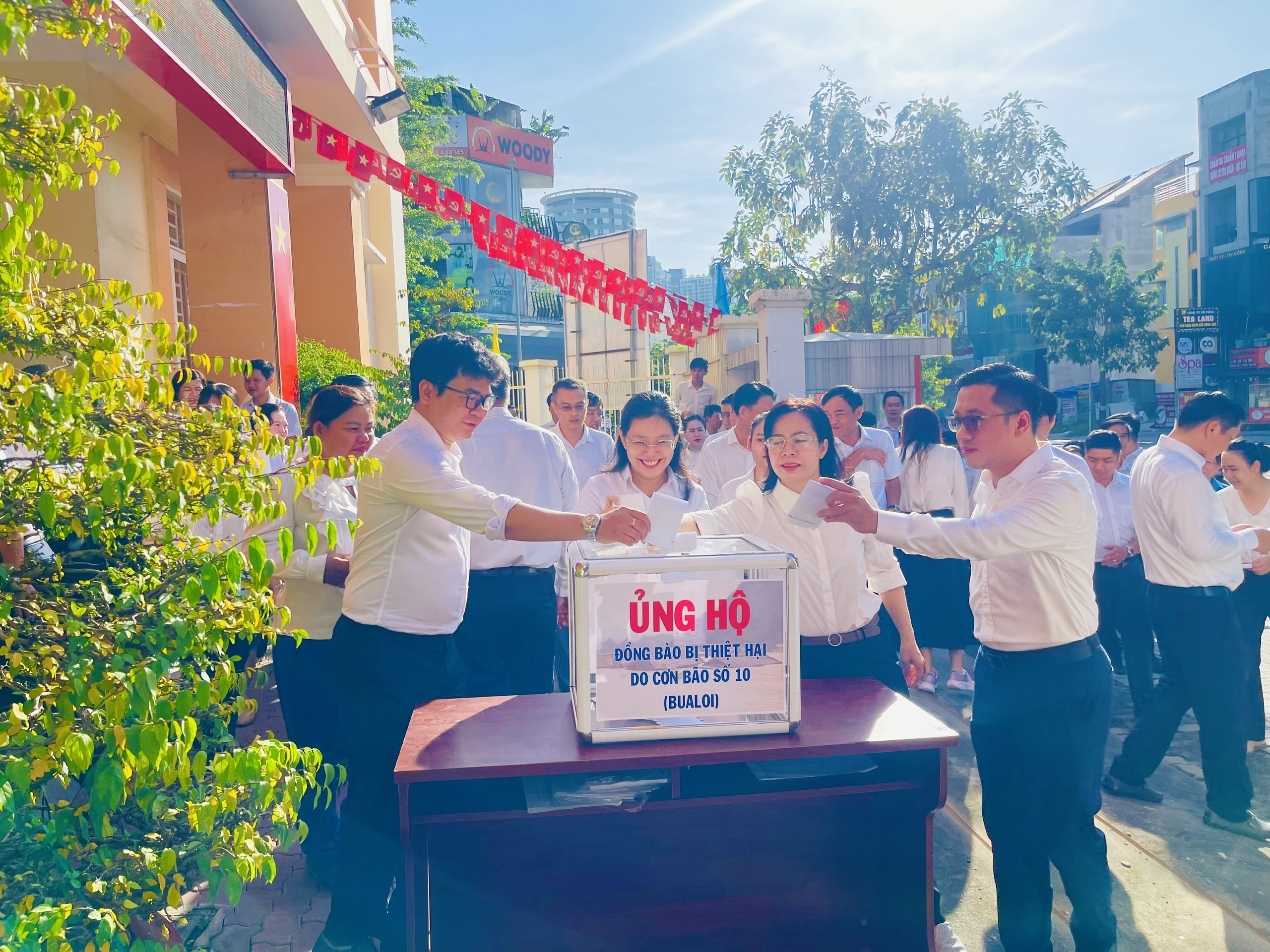 TP.HCM phát động ủng hộ đồng bào bị thiệt hại bởi bão số 10 - Ảnh 3.