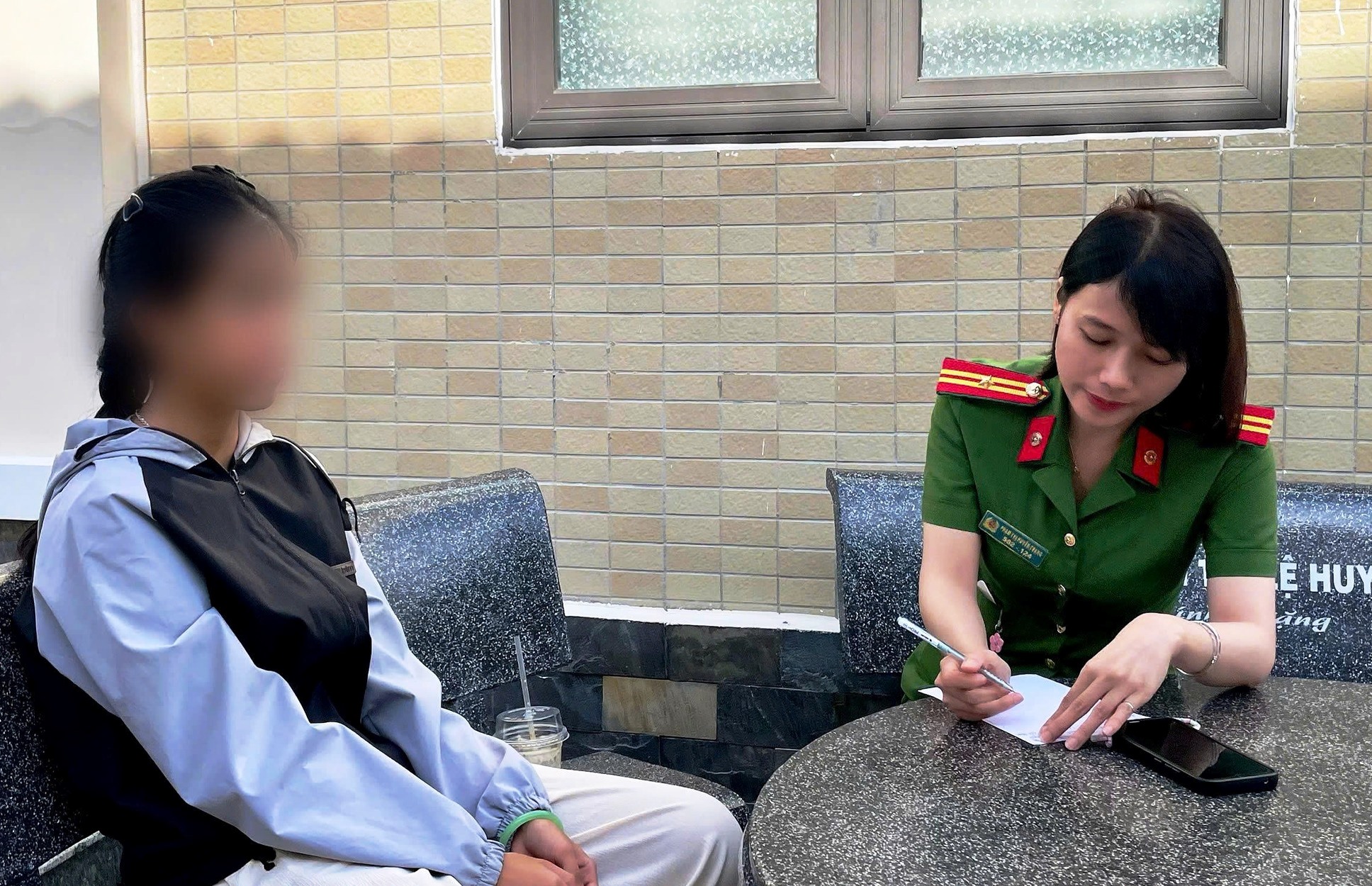 Đà Nẵng: Nữ sinh viên bị yêu cầu vào khách sạn làm việc với... công an giả- Ảnh 1.