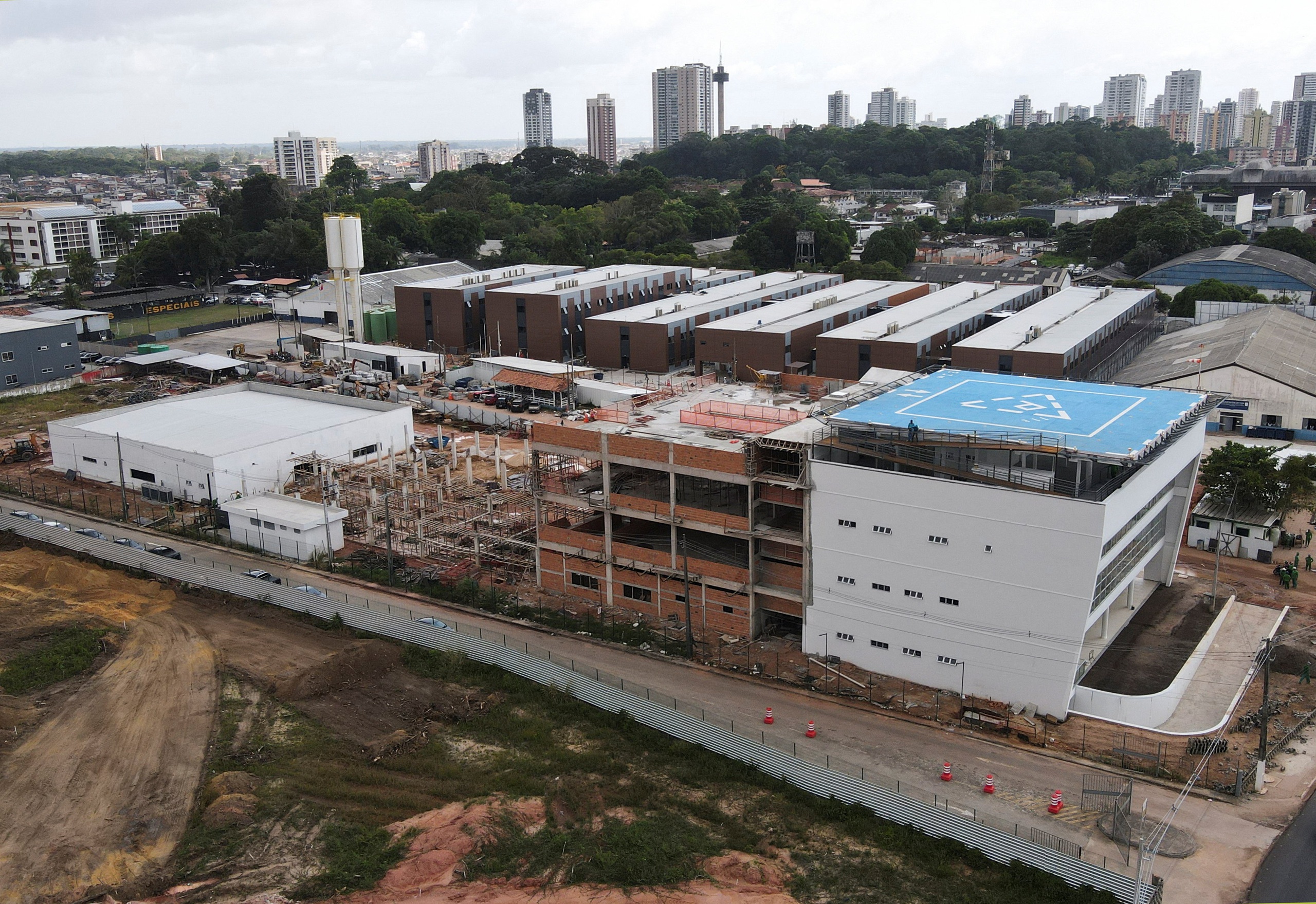 Giá phòng ở Brazil đắt đỏ, nhiều nước tính dự hội nghị COP30 từ xa - Ảnh 2.