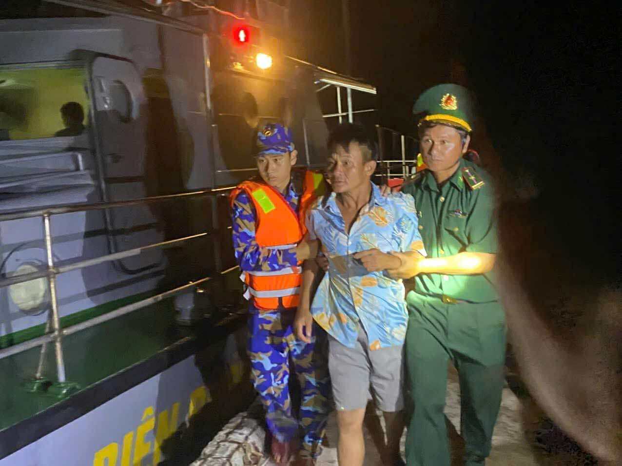 TP.Huế: Tàu cá chìm sau va chạm với tàu hàng, 1 người đang mất tích trên biển- Ảnh 1.