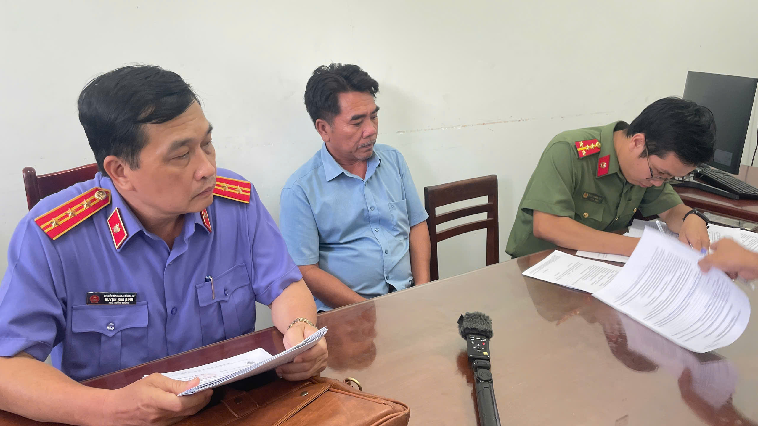 Ông Nguyễn Văn Tòng bị bắt tạm giam vì xúi giục người khác livestream xuyên tạc- Ảnh 1.
