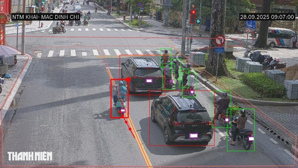 Camera AI của CSGT TP.HCM bắt lỗi hàng loạt xe máy vượt đèn đỏ ở trung tâm- Ảnh 8.