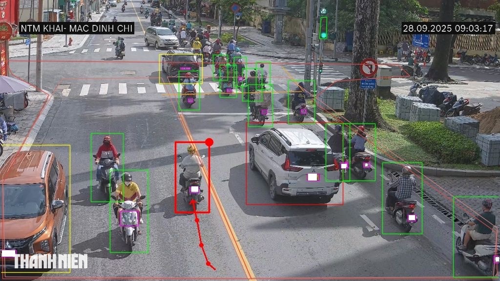 Camera AI của CSGT TP.HCM bắt lỗi hàng loạt xe máy vượt đèn đỏ ở trung tâm- Ảnh 7.