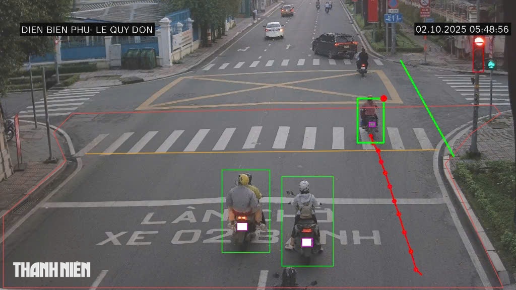 Camera AI của CSGT TP.HCM bắt lỗi hàng loạt xe máy vượt đèn đỏ ở trung tâm- Ảnh 5.