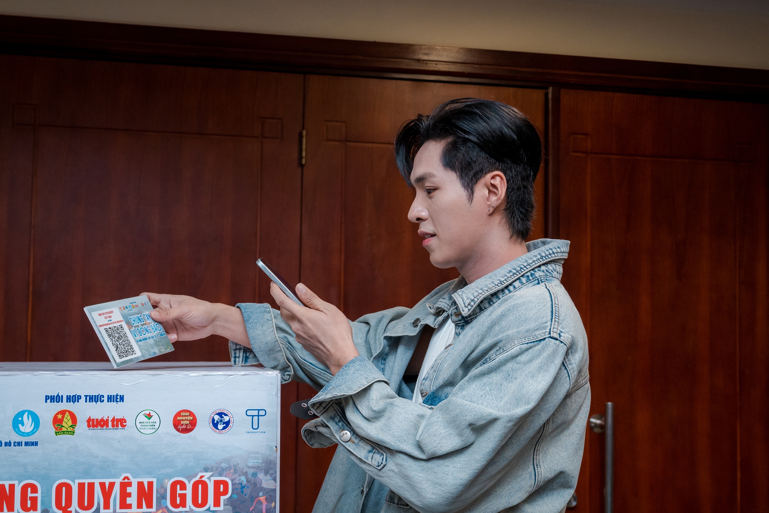 Một đêm nhạc quyên góp hơn 10 tỉ đồng ủng hộ vùng lũ - Ảnh 3.