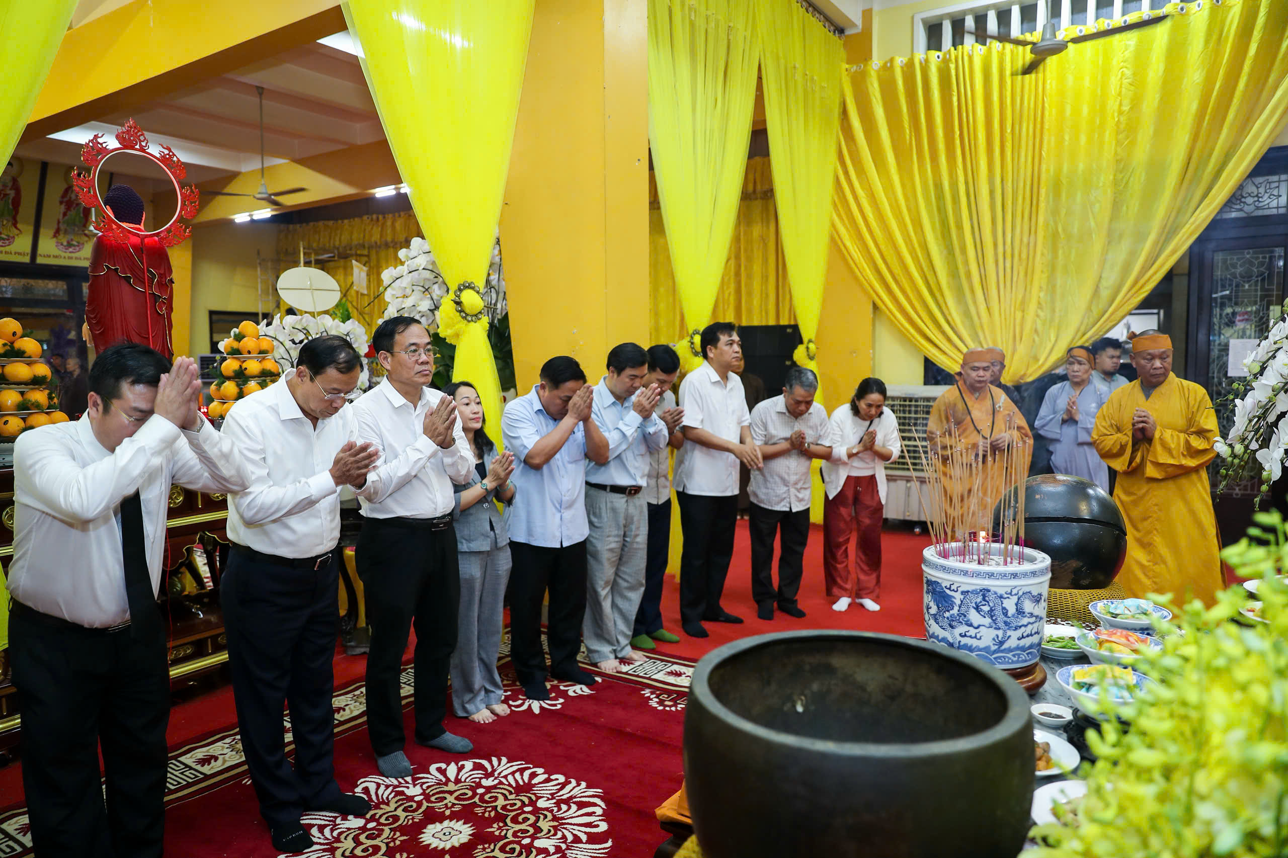 Lãnh đạo TP.HCM viếng trưởng lão hòa thượng Thích Trí Tịnh
