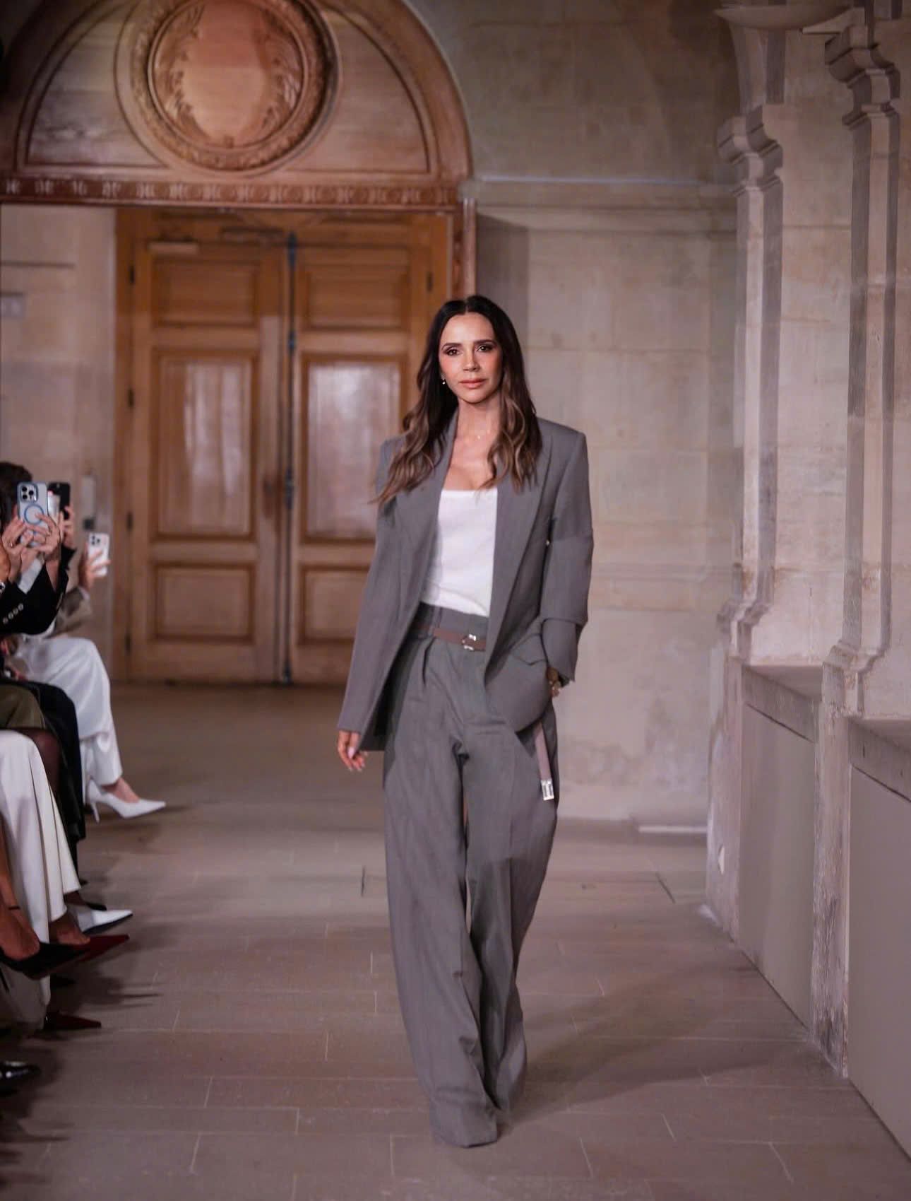 Không ca hát, Victoria Beckham vẫn thu về lợi nhuận triệu USD nhờ âm nhạc - Ảnh 2.
