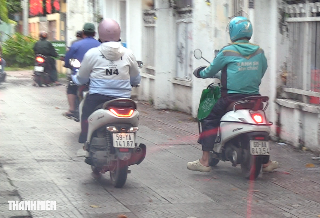 Tra cứu danh sách 95 xe máy đi trên vỉa hè bị CSGT Bến Thành phạt nguội - Ảnh 1.