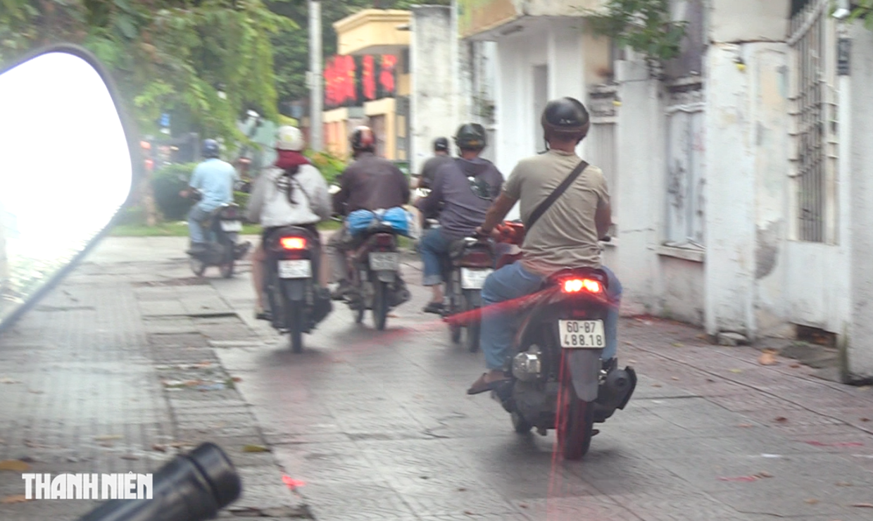 Tra cứu danh sách 95 xe máy đi trên vỉa hè bị CSGT Bến Thành phạt nguội - Ảnh 3.