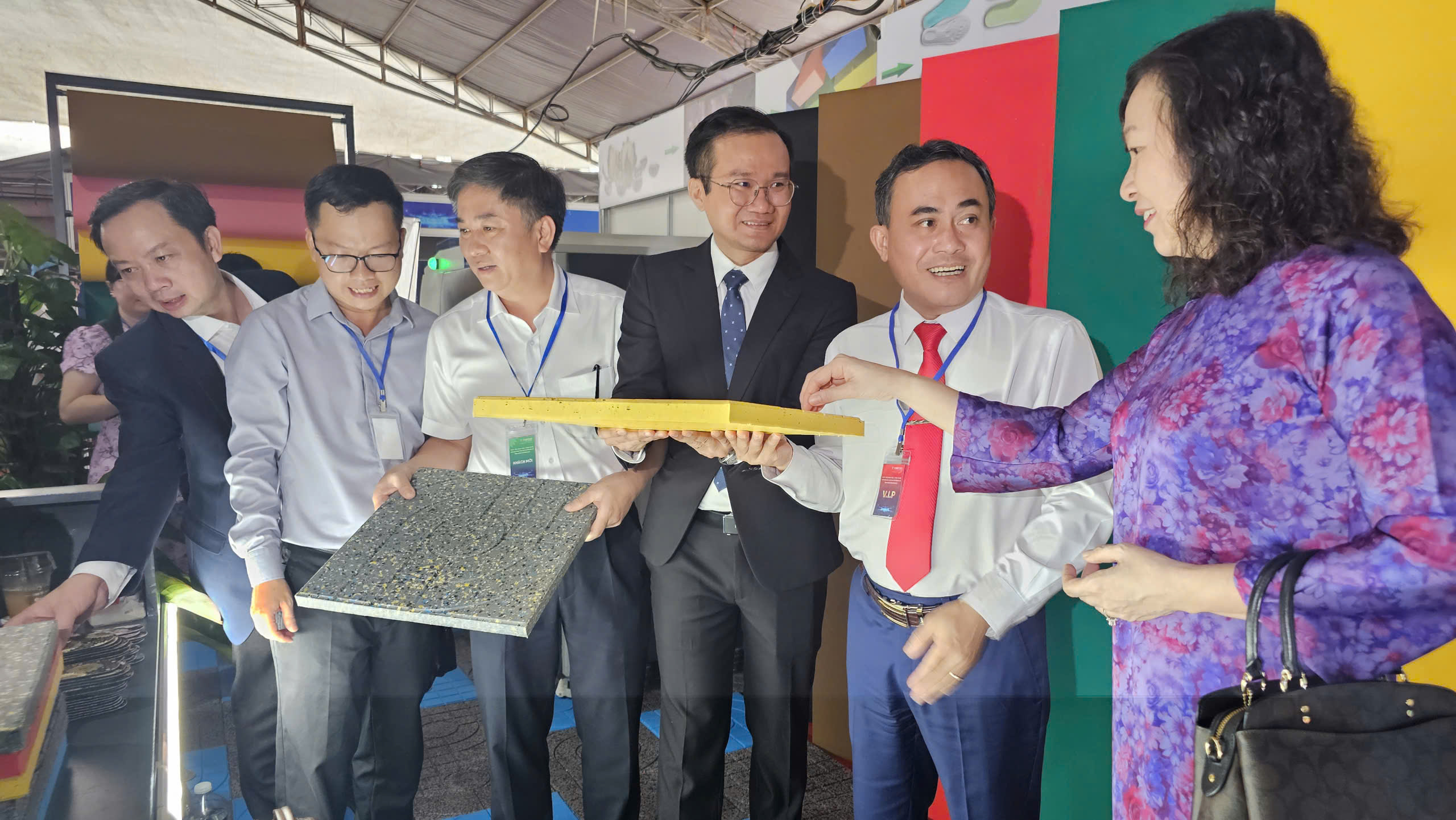 Đồng Nai khai mạc ngày hội khoa học, công nghệ và chuyển đổi số năm 2025 - Ảnh 4.