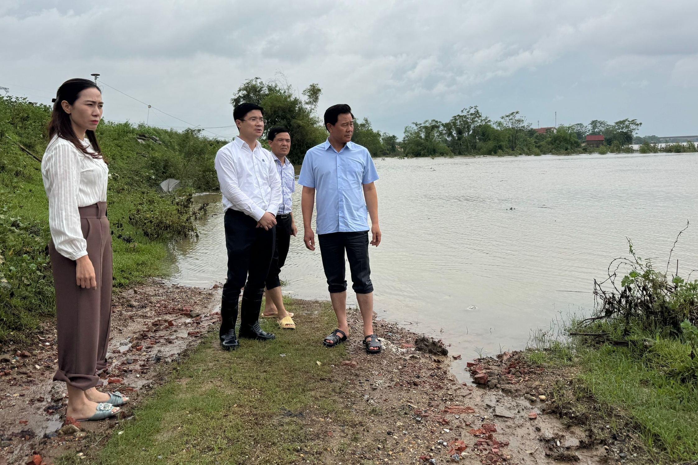 Lũ trên sông Cầu Hà Nội: Tình hình khẩn cấp và biện pháp ứng phó ngay lập tức - Ảnh 1.