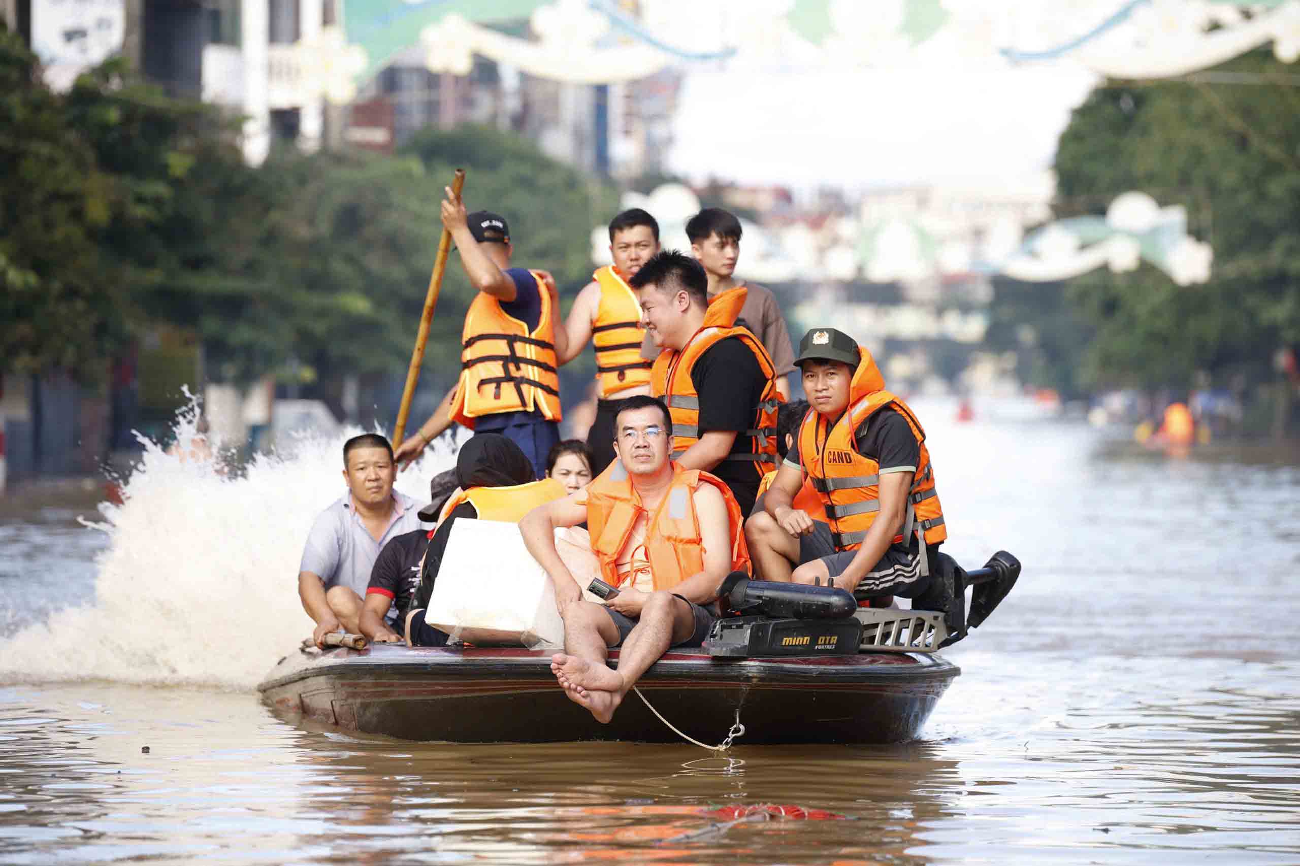 Hỗ trợ khẩn cấp các tỉnh khắc phục hậu quả mưa lũ - Ảnh 3.