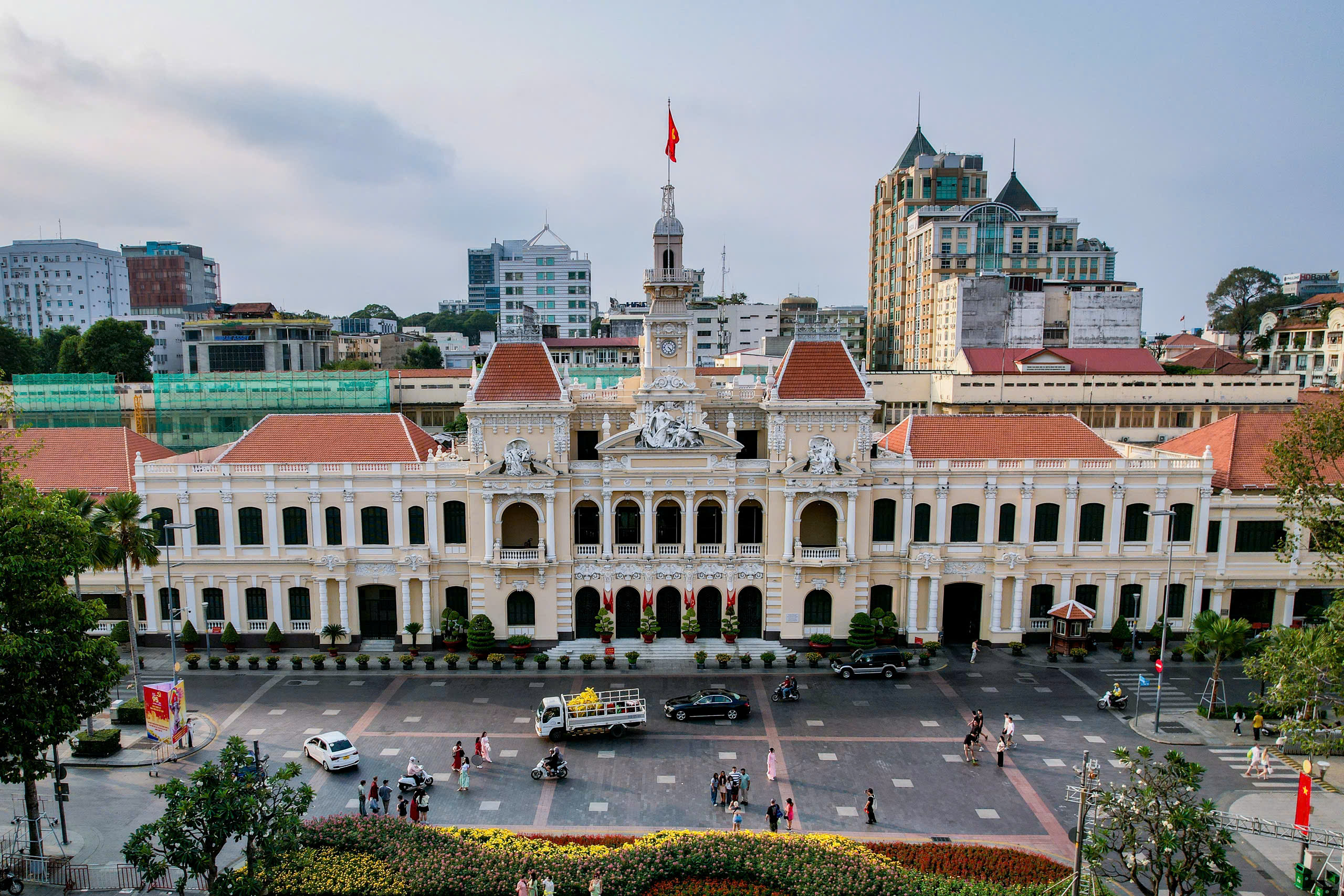TP.HCM thu ngân sách hơn 570.000 tỉ đồng - Ảnh 1.