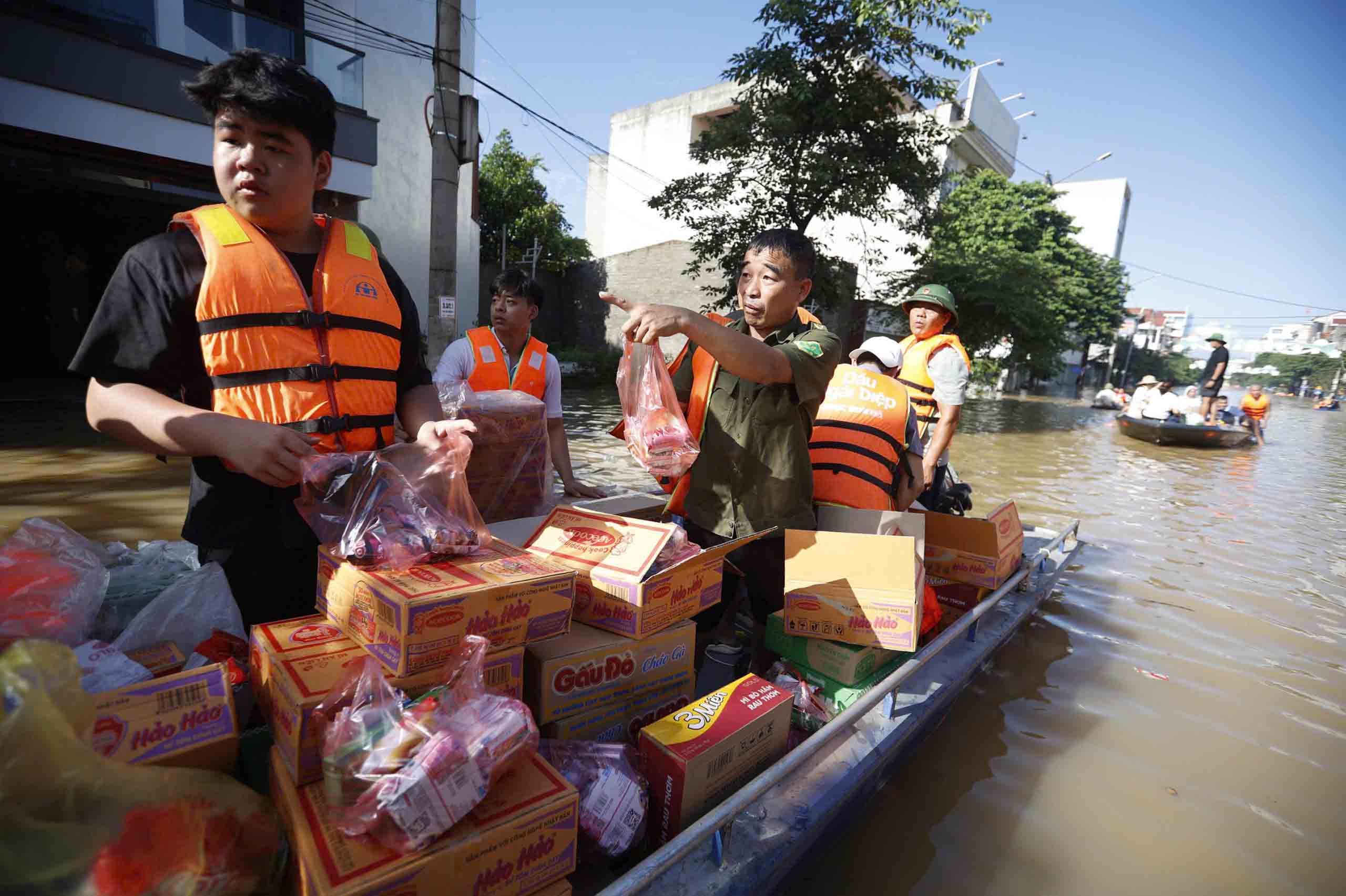 Hỗ trợ khẩn cấp các tỉnh khắc phục hậu quả mưa lũ - Ảnh 2.