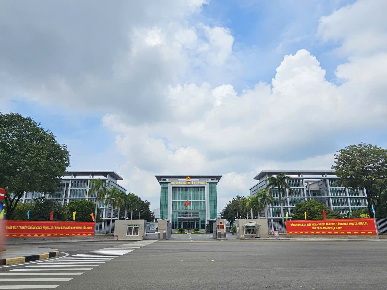 Trụ sở ngàn tỉ đề xuất giao cho Trường ĐH Y Dược TP.HCM hoành tráng ra sao?- Ảnh 1.