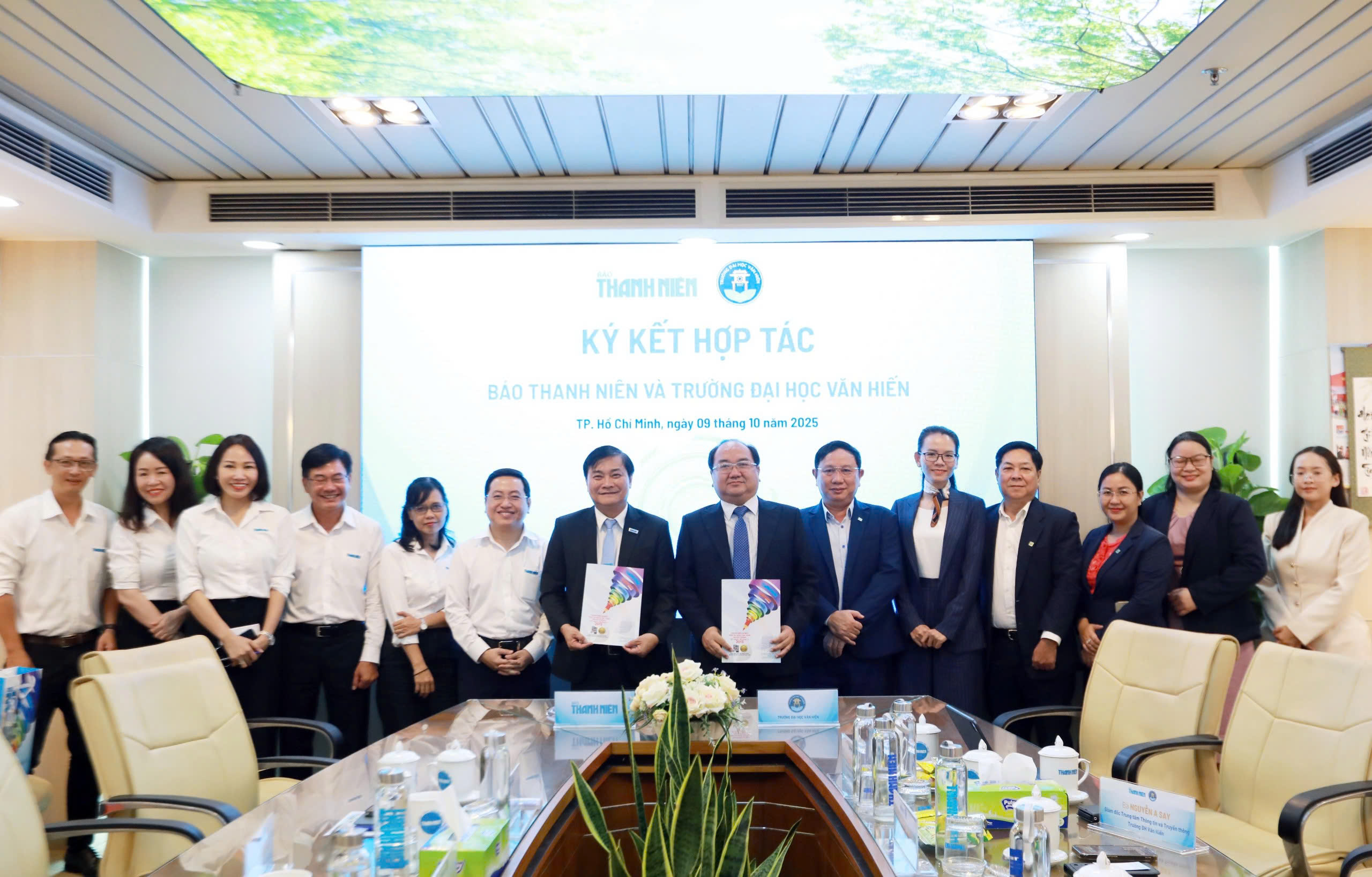 B&aacute;o Thanh Ni&ecirc;n k&yacute; kết hợp t&aacute;c c&ugrave;ng Trường ĐH Văn Hiến, đ&aacute;nh dấu bước tiến gắn kết mới- Ảnh 1.