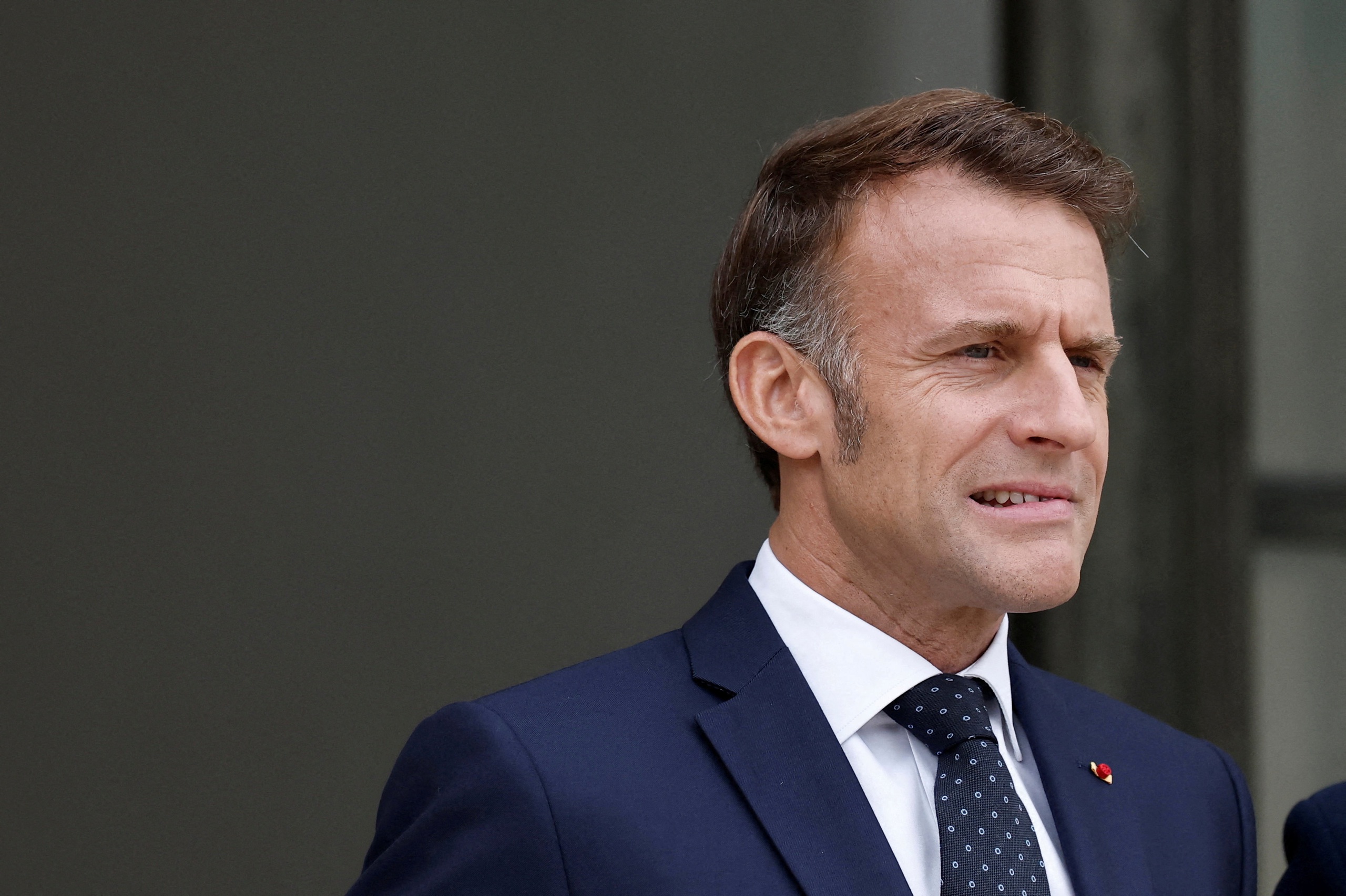 Tổng thống Pháp Macron sẽ bổ nhiệm thủ tướng mới trong 48 giờ tới - Ảnh 1.