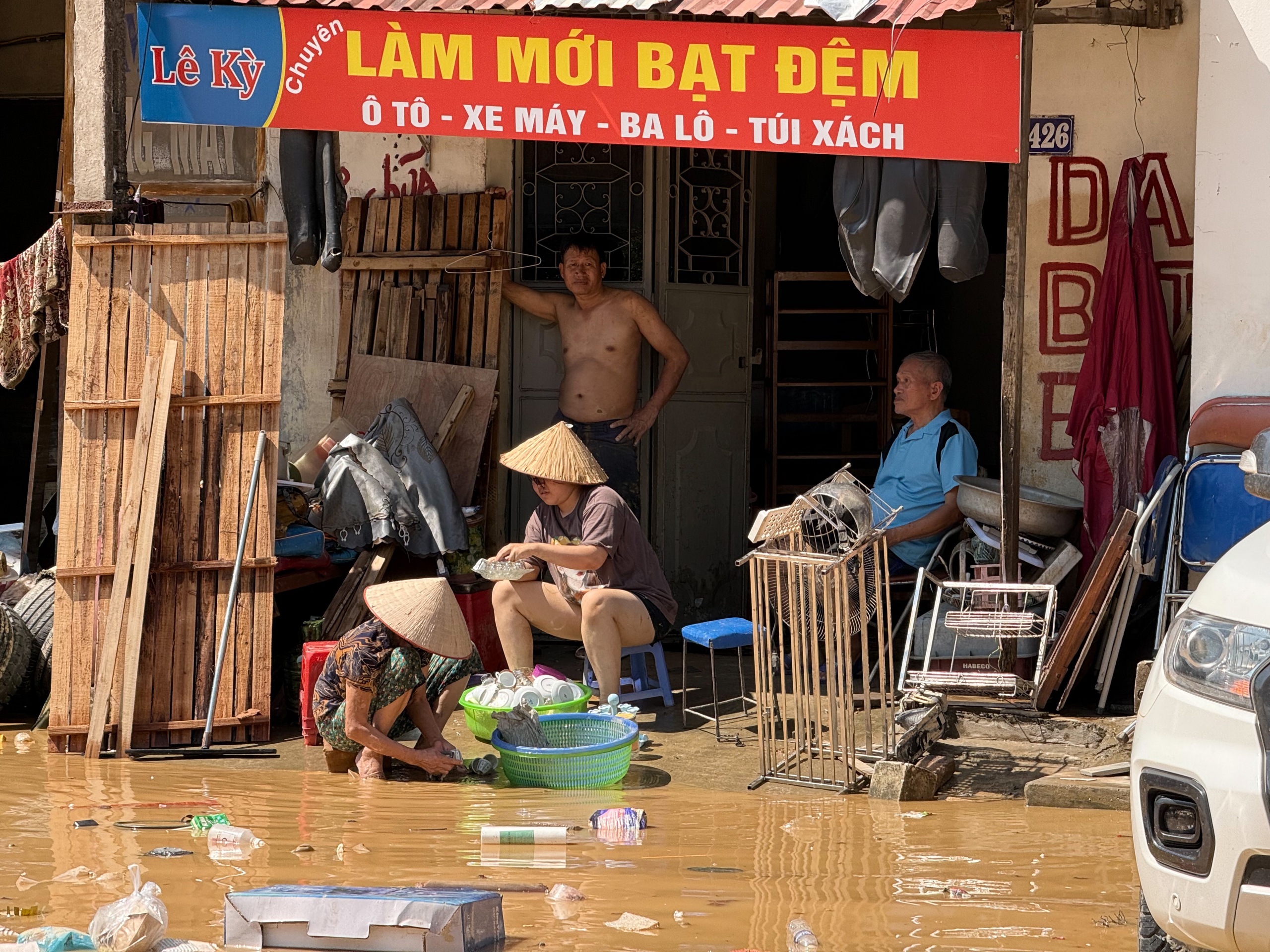 Cận cảnh Th&aacute;i Nguy&ecirc;n ngổn ngang sau nước lũ r&uacute;t v&agrave; nỗi lo của người d&acirc;n - Ảnh 10.