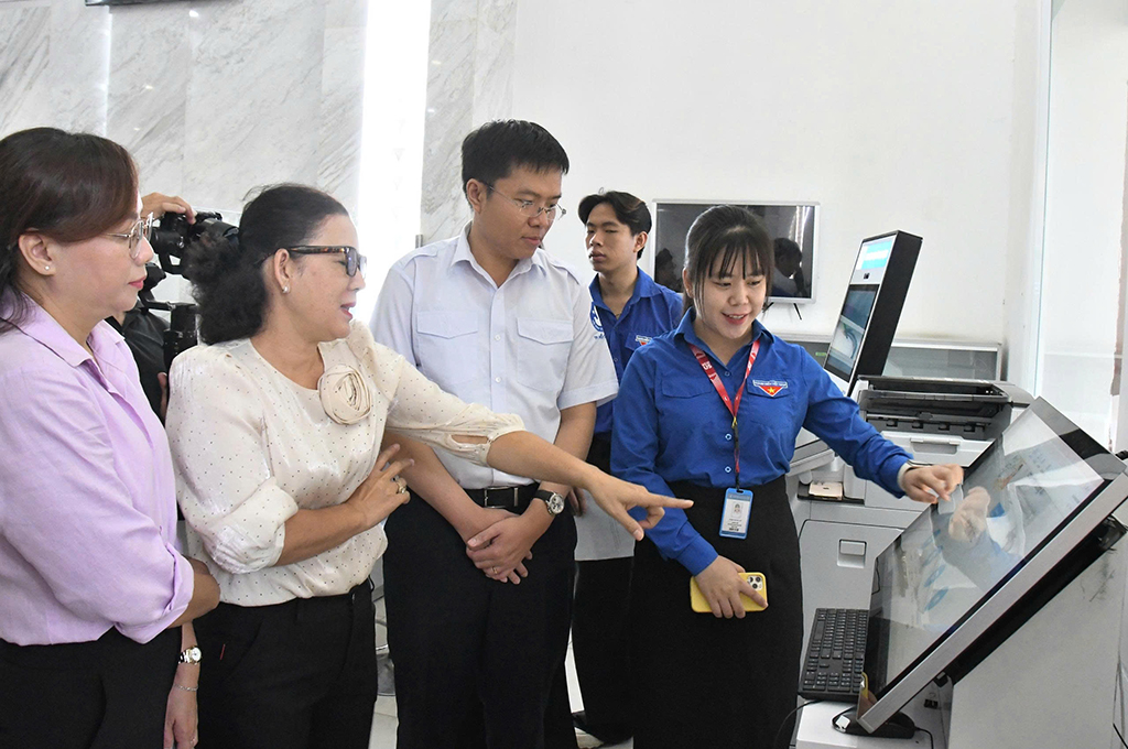 Giới trẻ đ&oacute;ng g&oacute;p quan trọng trong chuyển đổi số v&agrave; x&acirc;y dựng ch&iacute;nh quyền hiện đại - Ảnh 1.