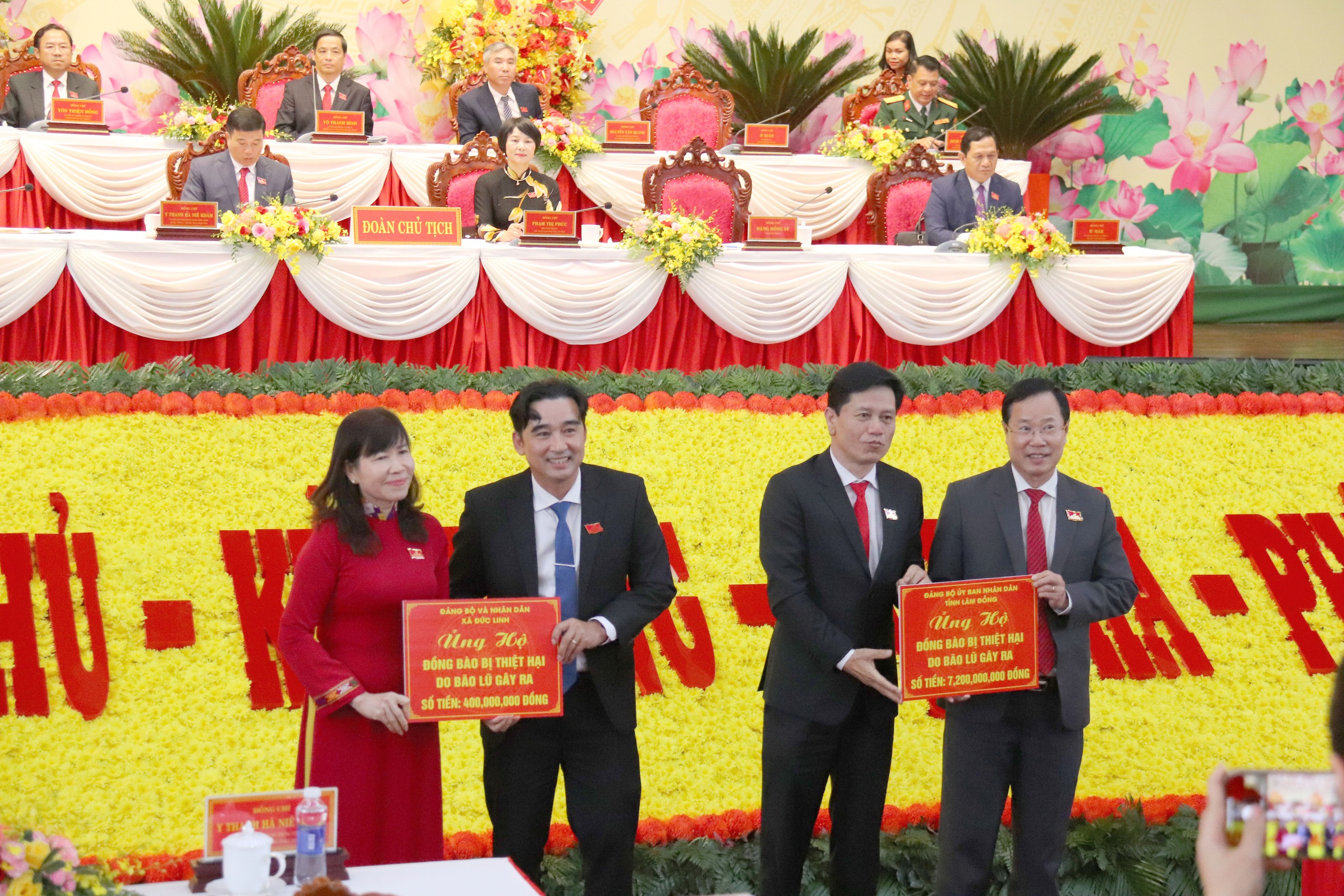 Đại hội Đảng bộ tỉnh Lâm Đồng khai mạc, quyên góp giúp dân vùng lũ - Ảnh 4. Đại hội Đảng bộ tỉnh Lâm Đồng khai mạc, quyên góp giúp dân vùng lũ - Ảnh 4.