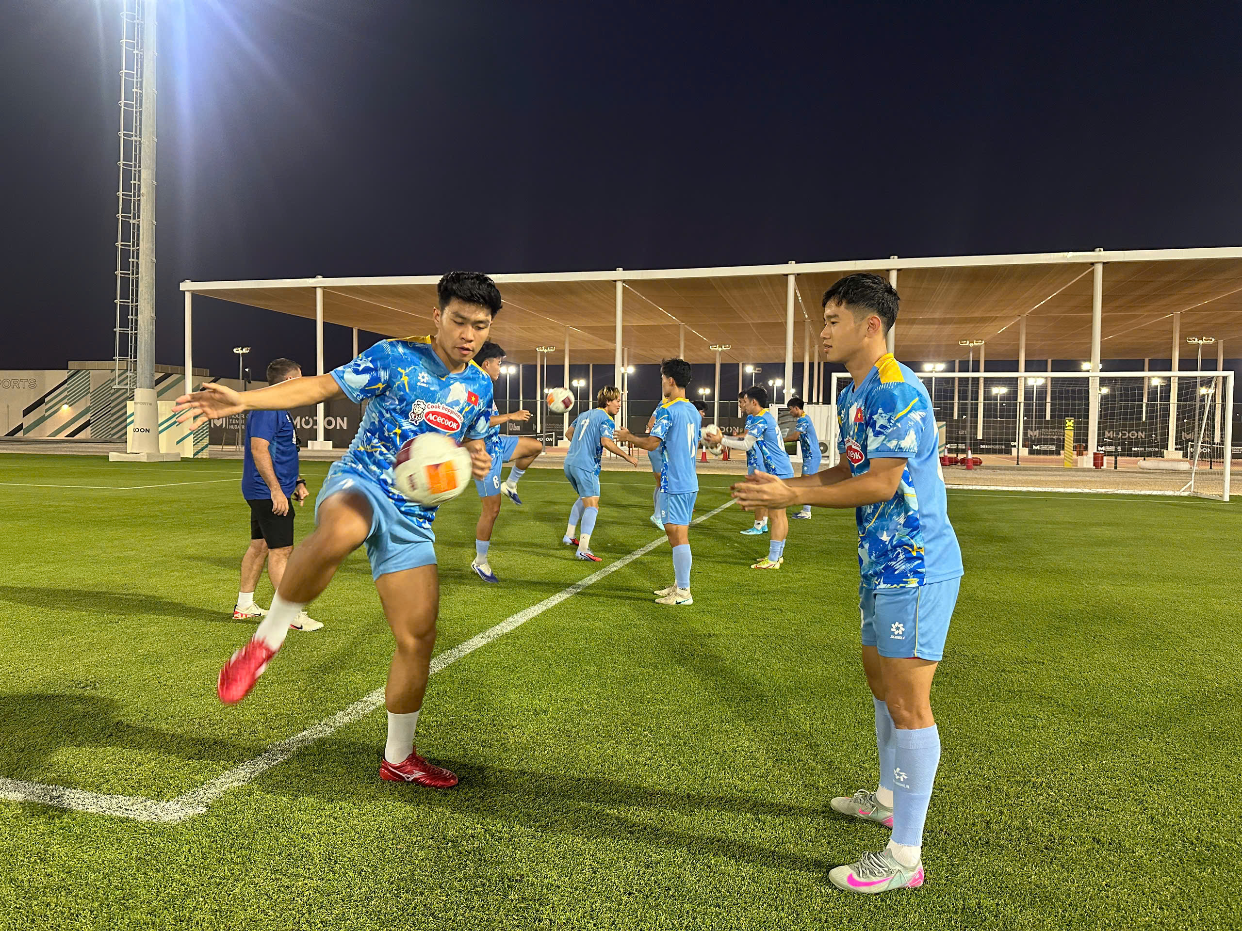 U.23 Việt Nam chơi ấn tượng nhưng bỏ lỡ nhiều cơ hội: Thua s&iacute;t sao Qatar- Ảnh 2.