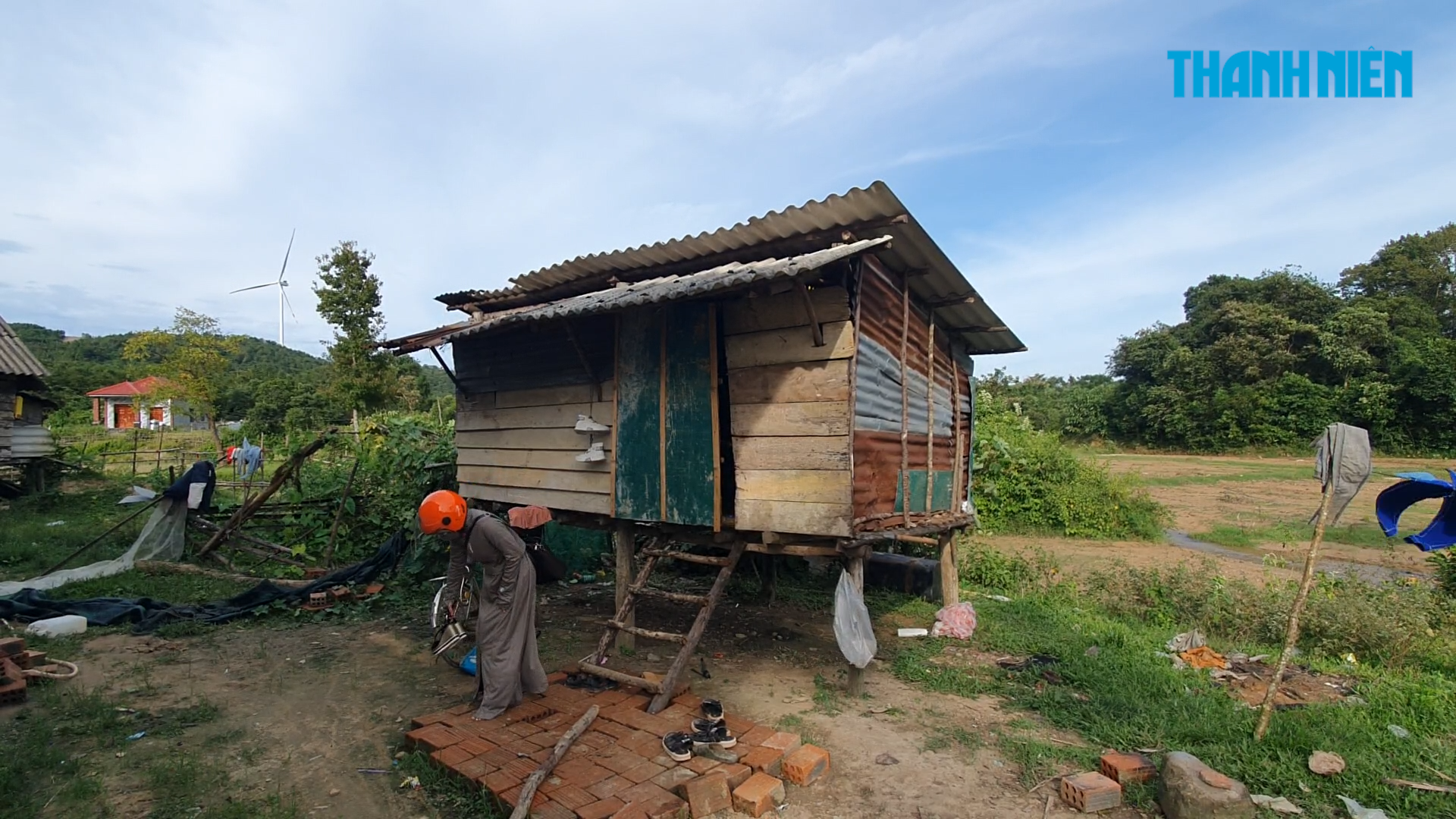 Những lán trại tạm bợ trong cuộc sống ‘ra riêng’ tìm chữ của học trò Vân Kiều - Ảnh 3.