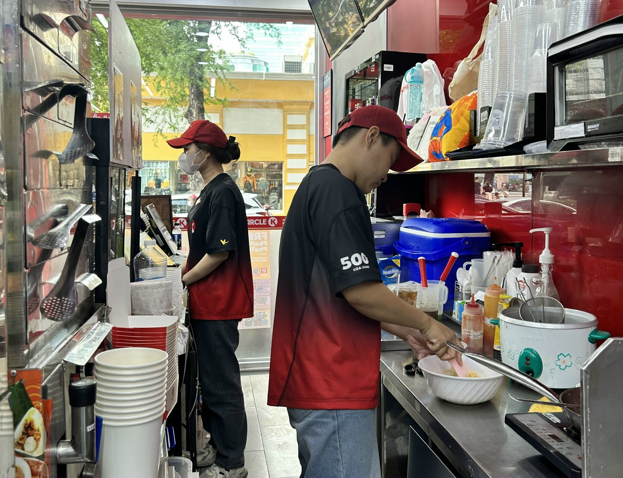 Li&ecirc;n tục c&oacute; trường hợp t&acirc;n sinh vi&ecirc;n bị lừa  - Ảnh 1.